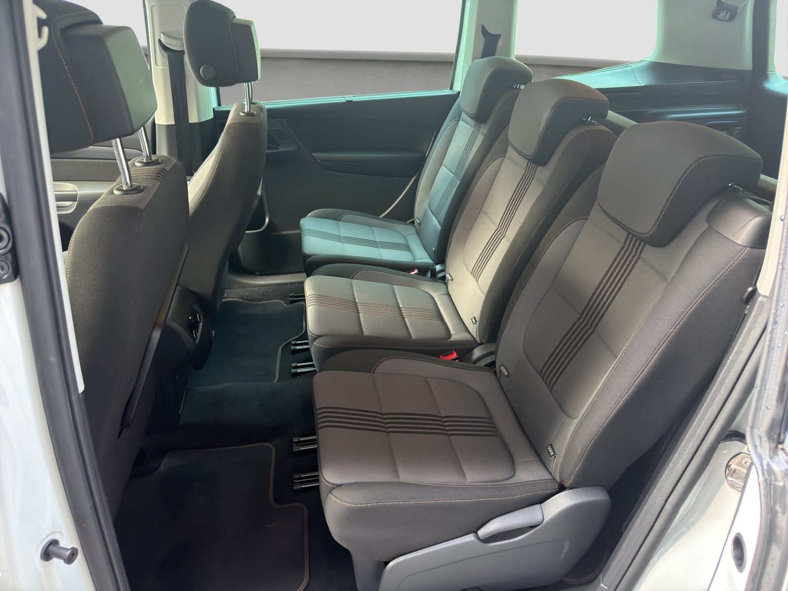 VW Sharan 2.0 TDI BMT Allstar 4Motion DSG-image-6