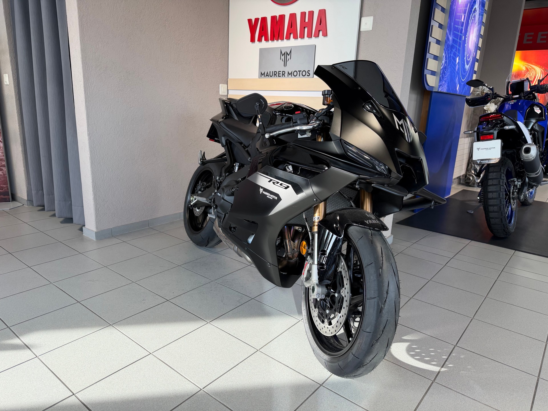 YAMAHA YZF-R9-showroom-element-2