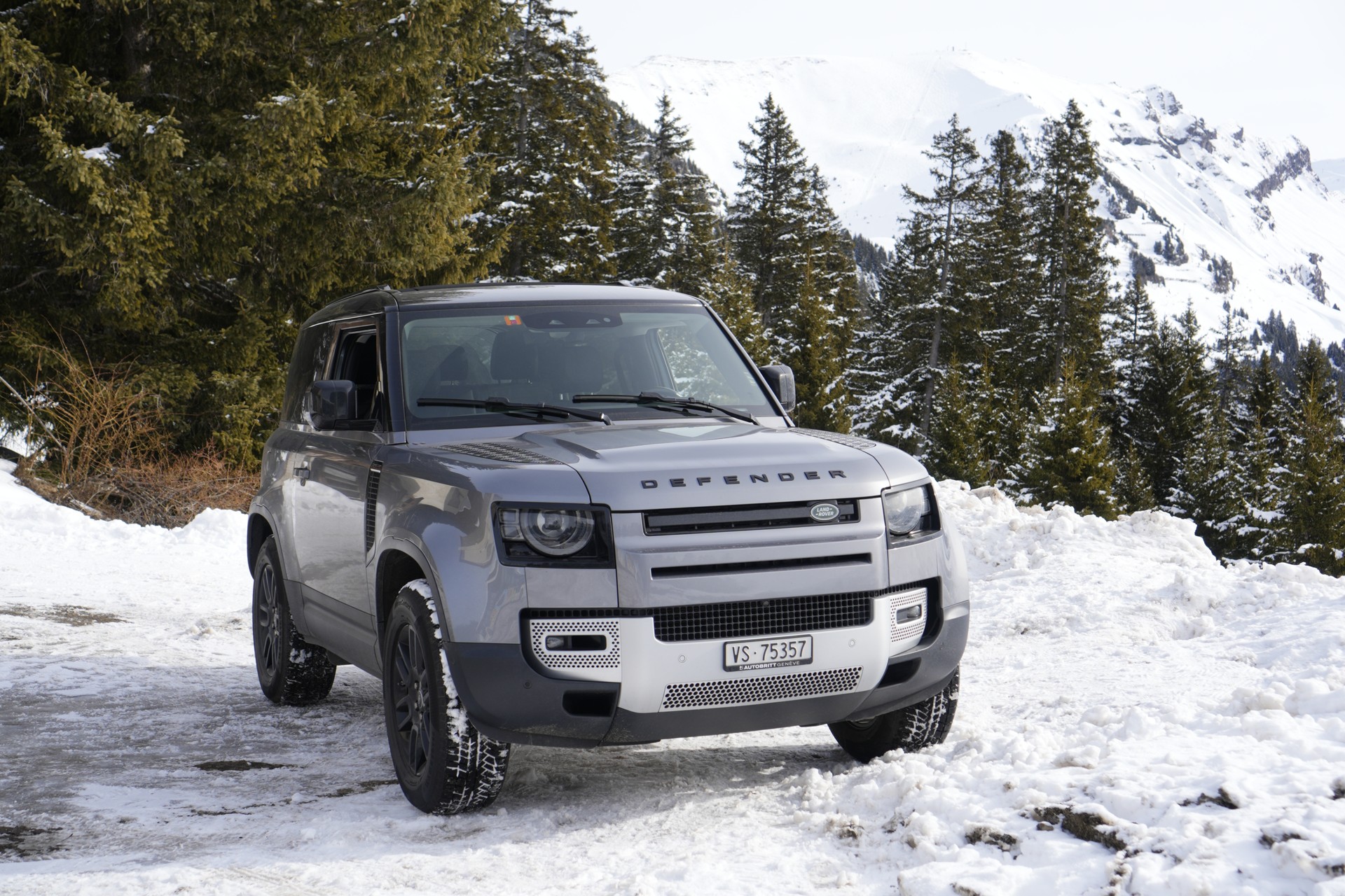 LAND ROVER Defender 90 P300 Si4 S AT8-image-1