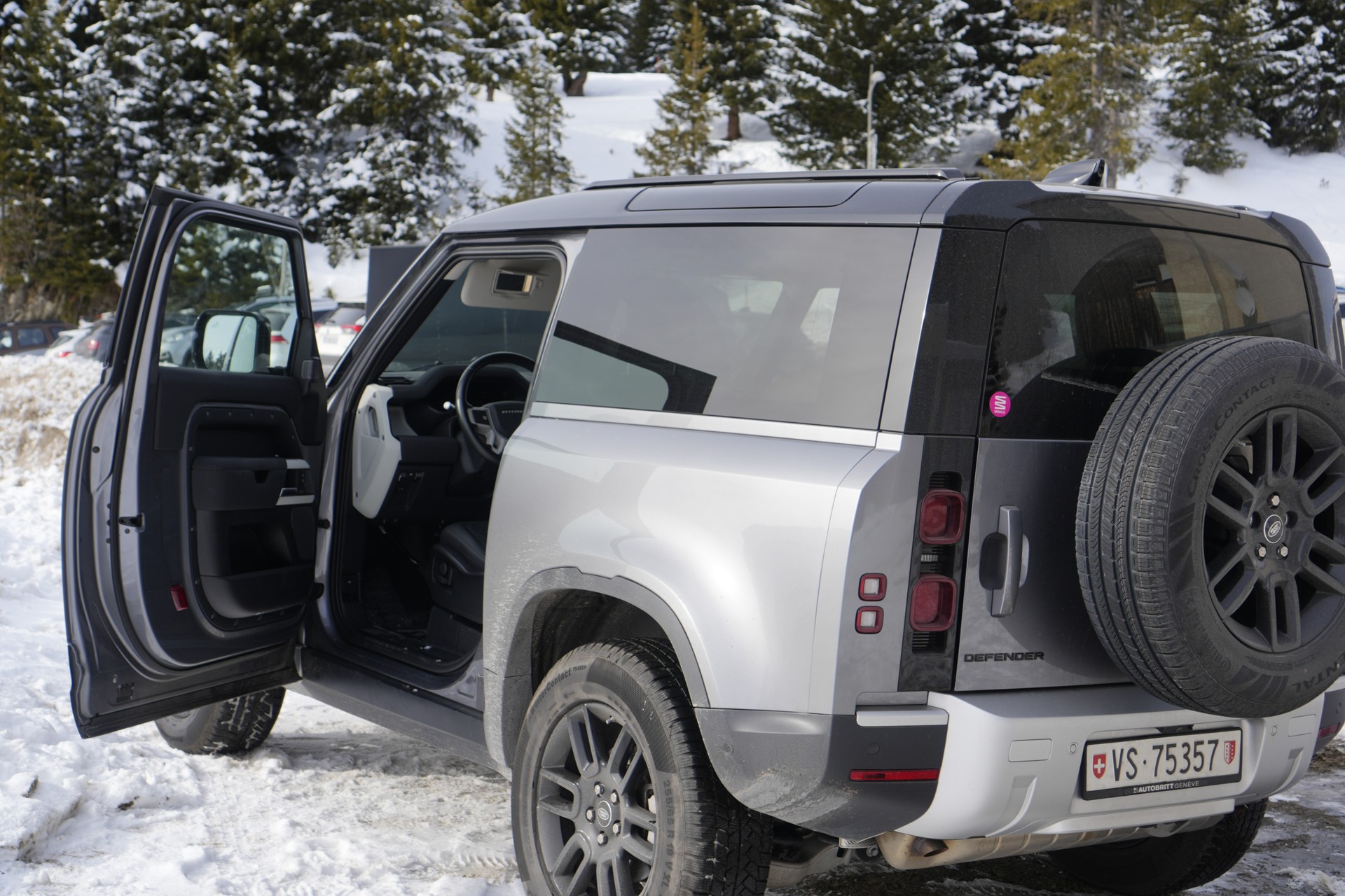 LAND ROVER Defender 90 P300 Si4 S AT8-image-2
