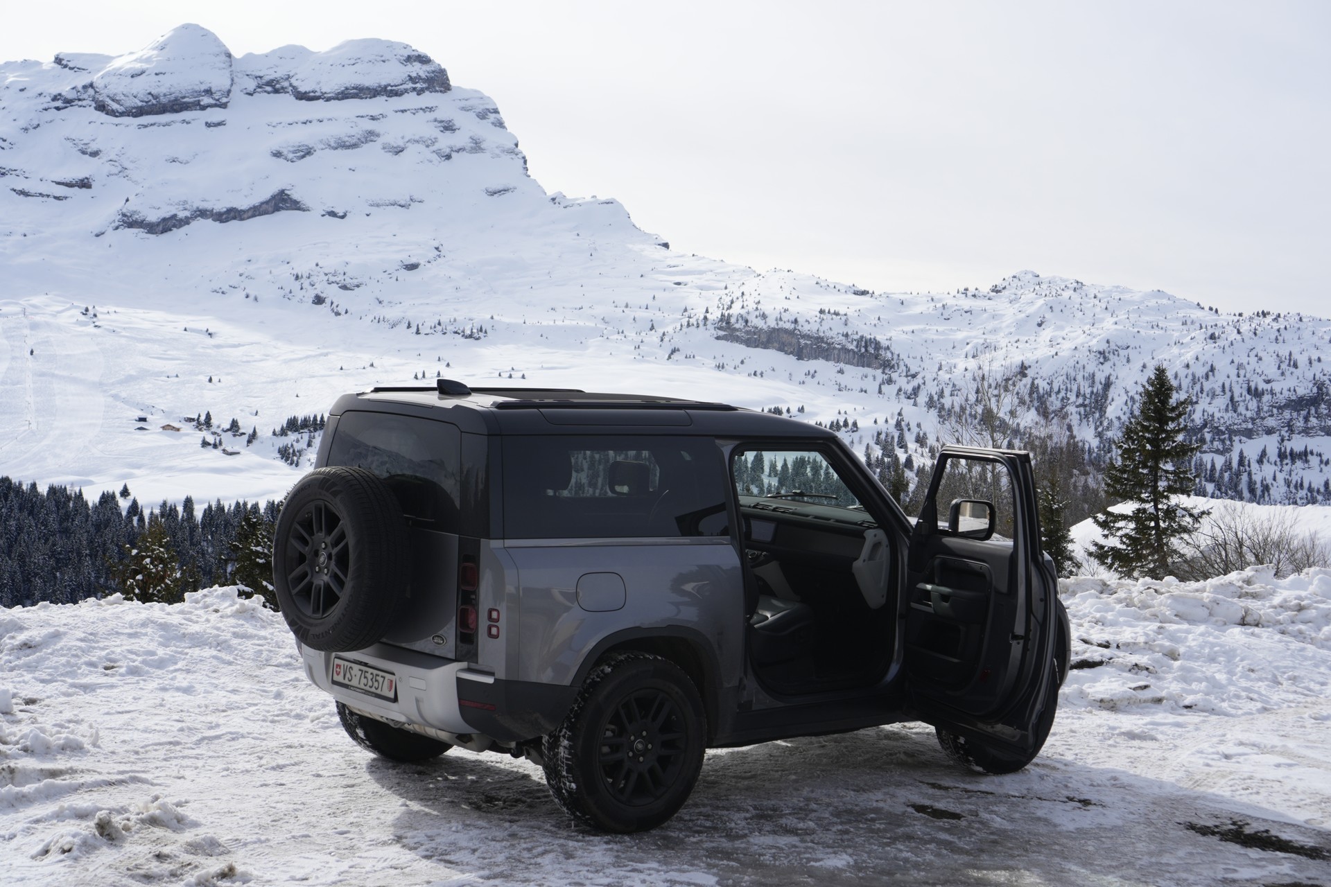 LAND ROVER Defender 90 P300 Si4 S AT8-image-4
