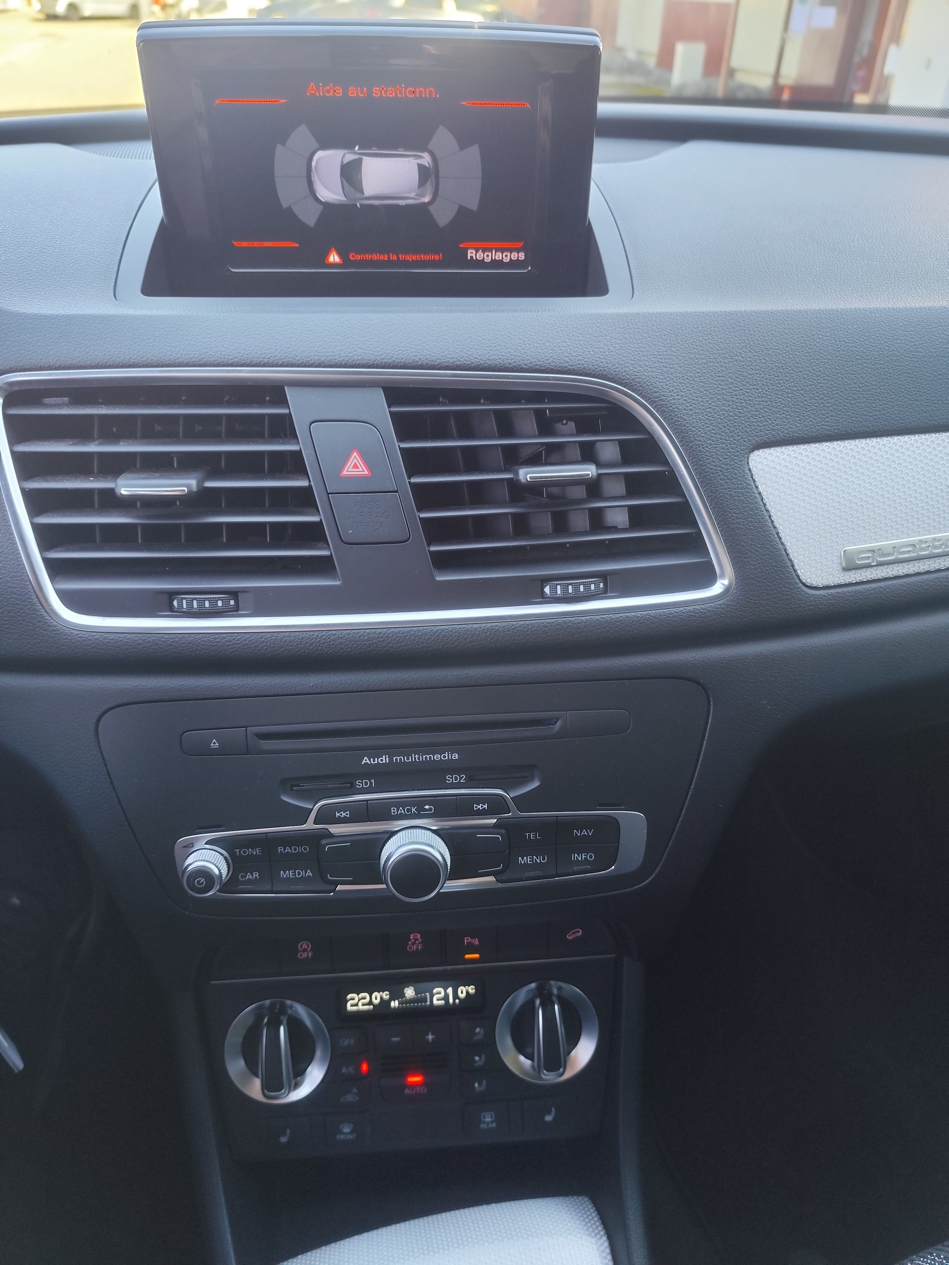 AUDI Q3 2.0 TFSI quattro S-tronic-image-13