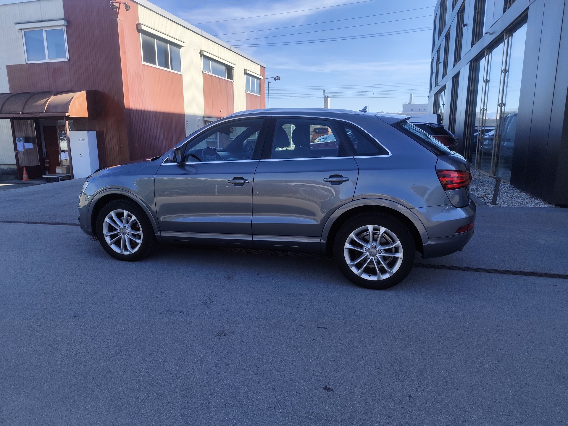 AUDI Q3 2.0 TFSI quattro S-tronic-image-7