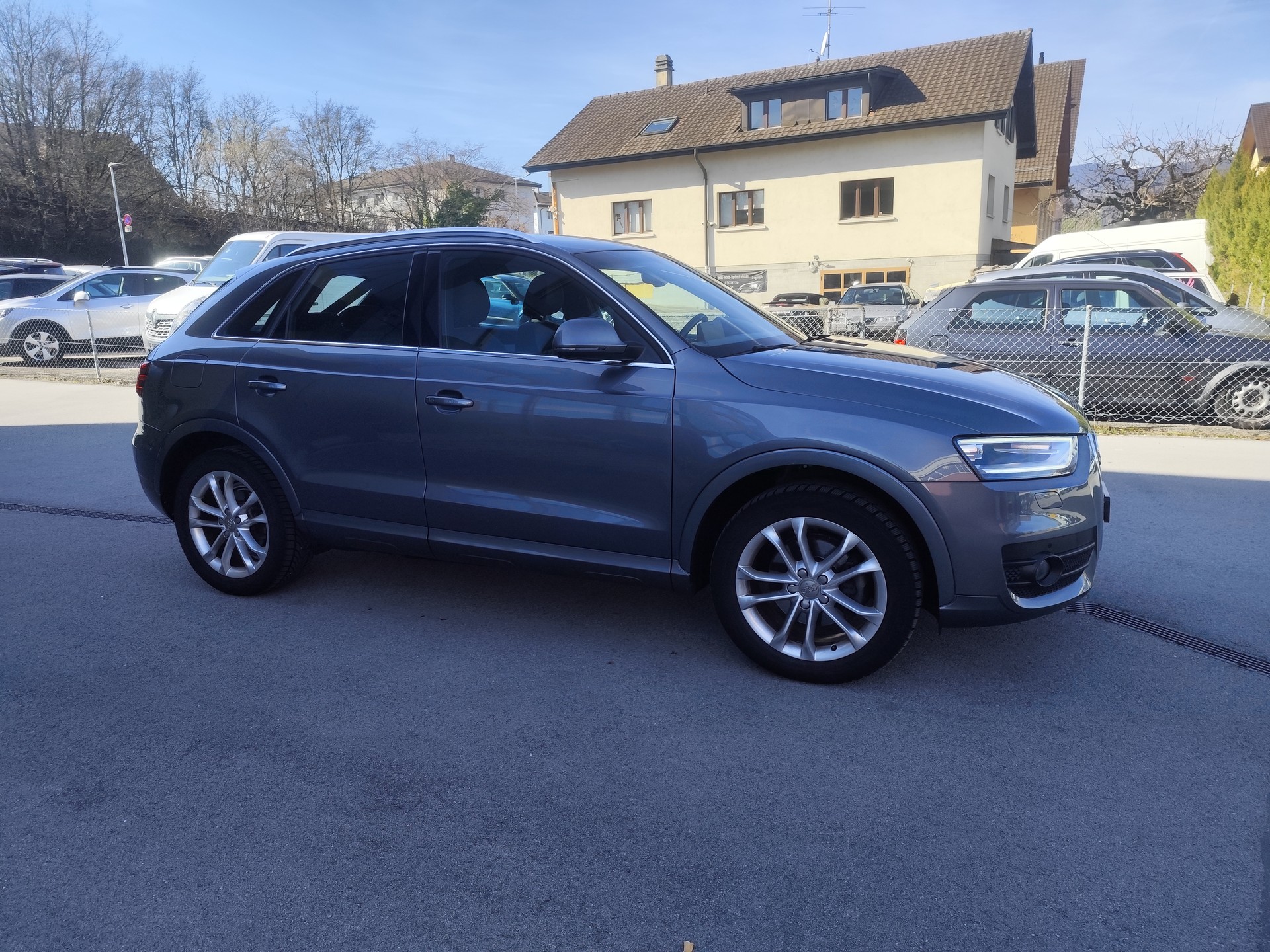 AUDI Q3 2.0 TFSI quattro S-tronic-image-3