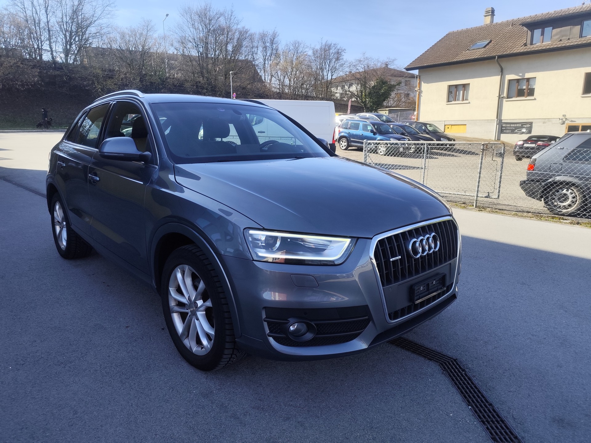 AUDI Q3 2.0 TFSI quattro S-tronic-image-1