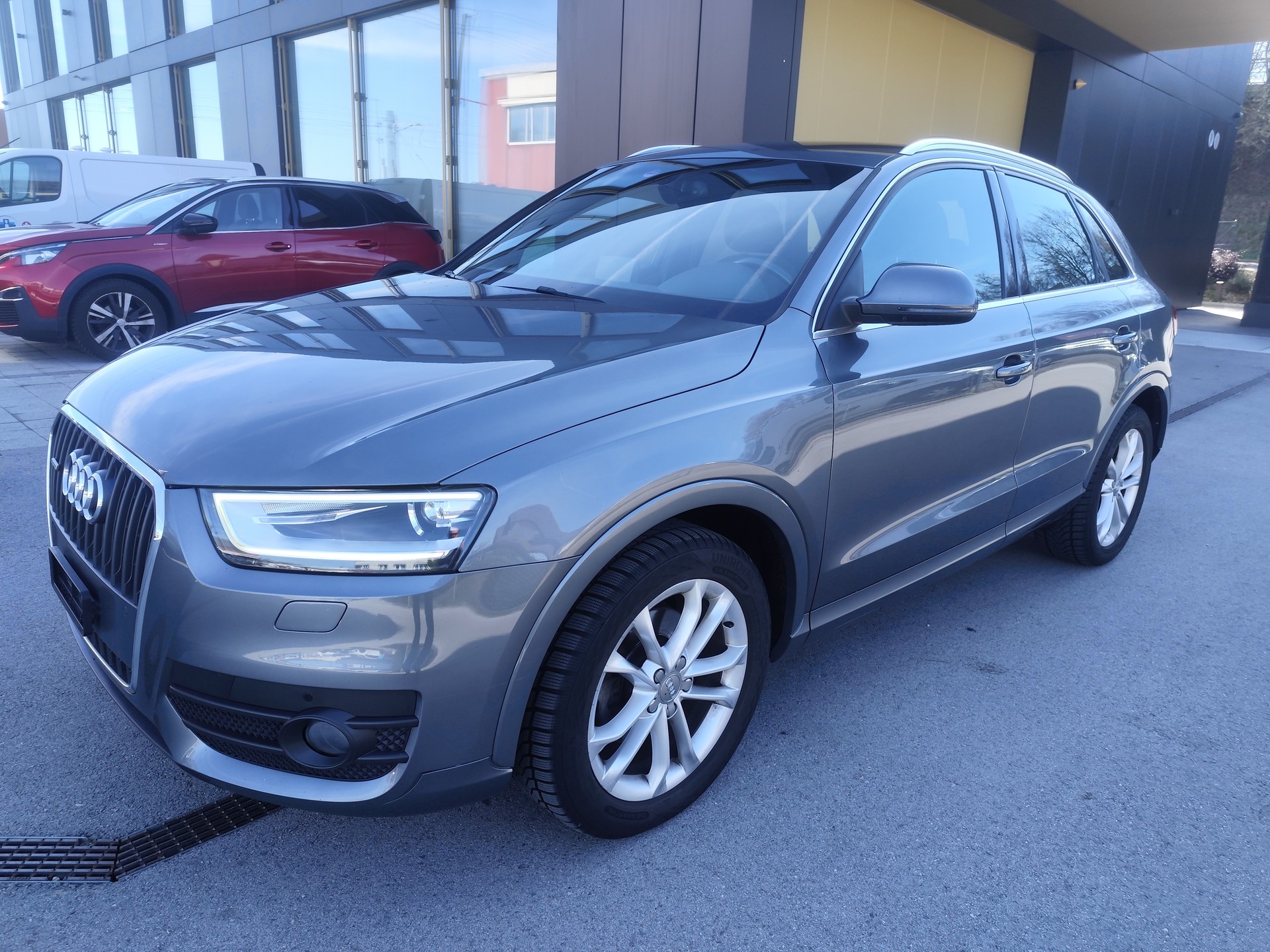 AUDI Q3 2.0 TFSI quattro S-tronic-image-2