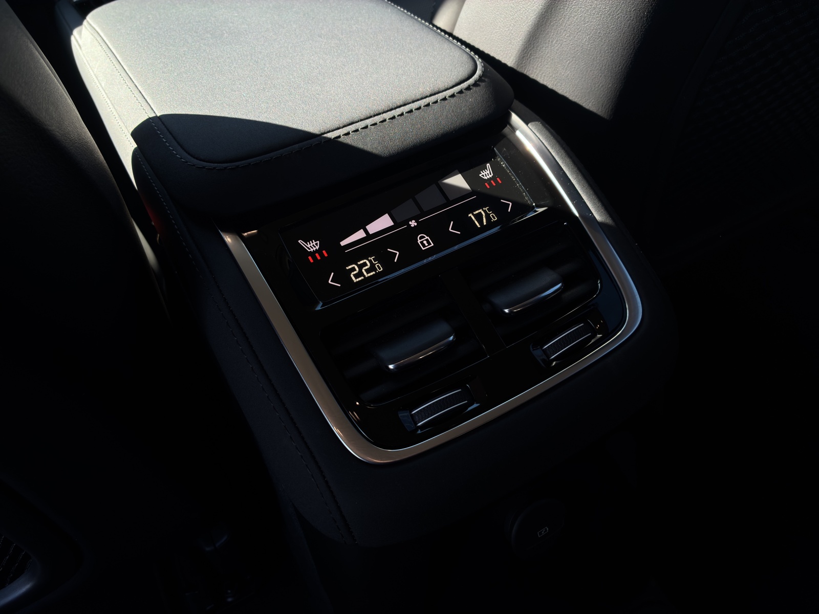 VOLVO XC90 2.0 T8 TE Plus Dark eAWD-image-18