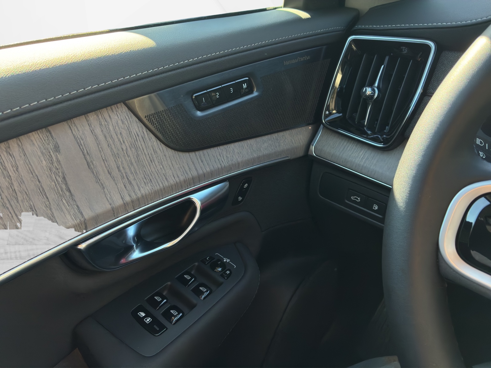 VOLVO XC90 2.0 T8 TE Plus Dark eAWD-image-16