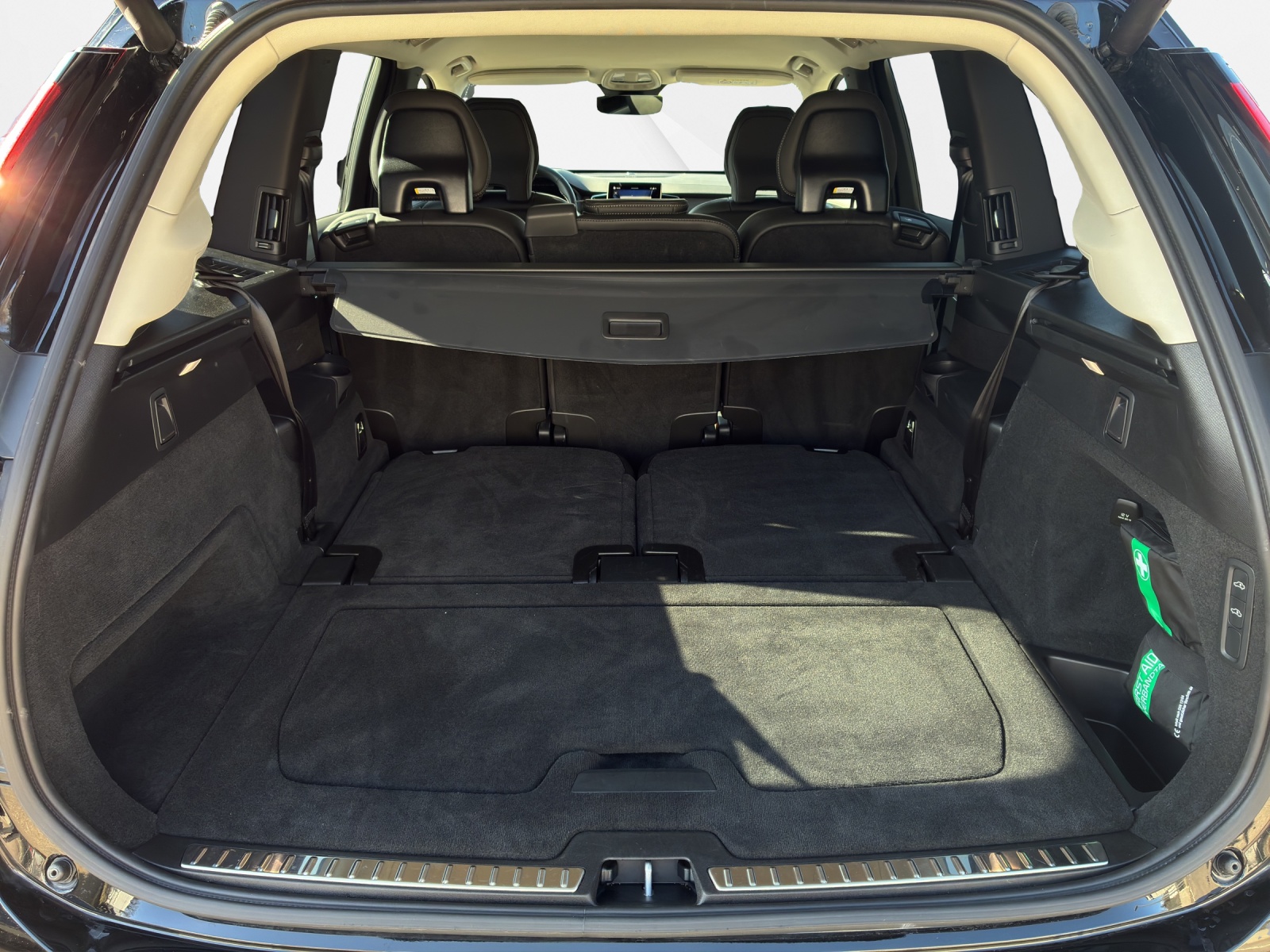 VOLVO XC90 2.0 T8 TE Plus Dark eAWD-image-14