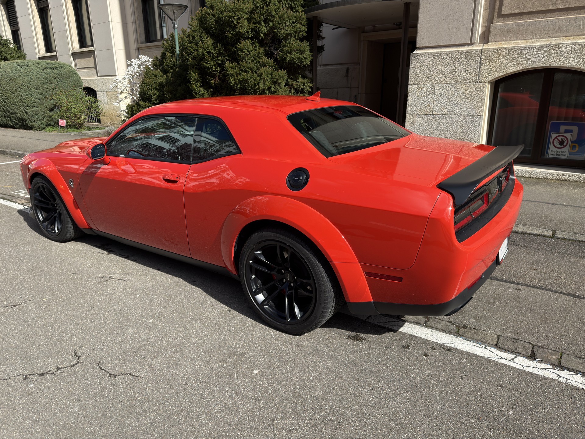 DODGE Challenger Hellcat Widebody-image-3