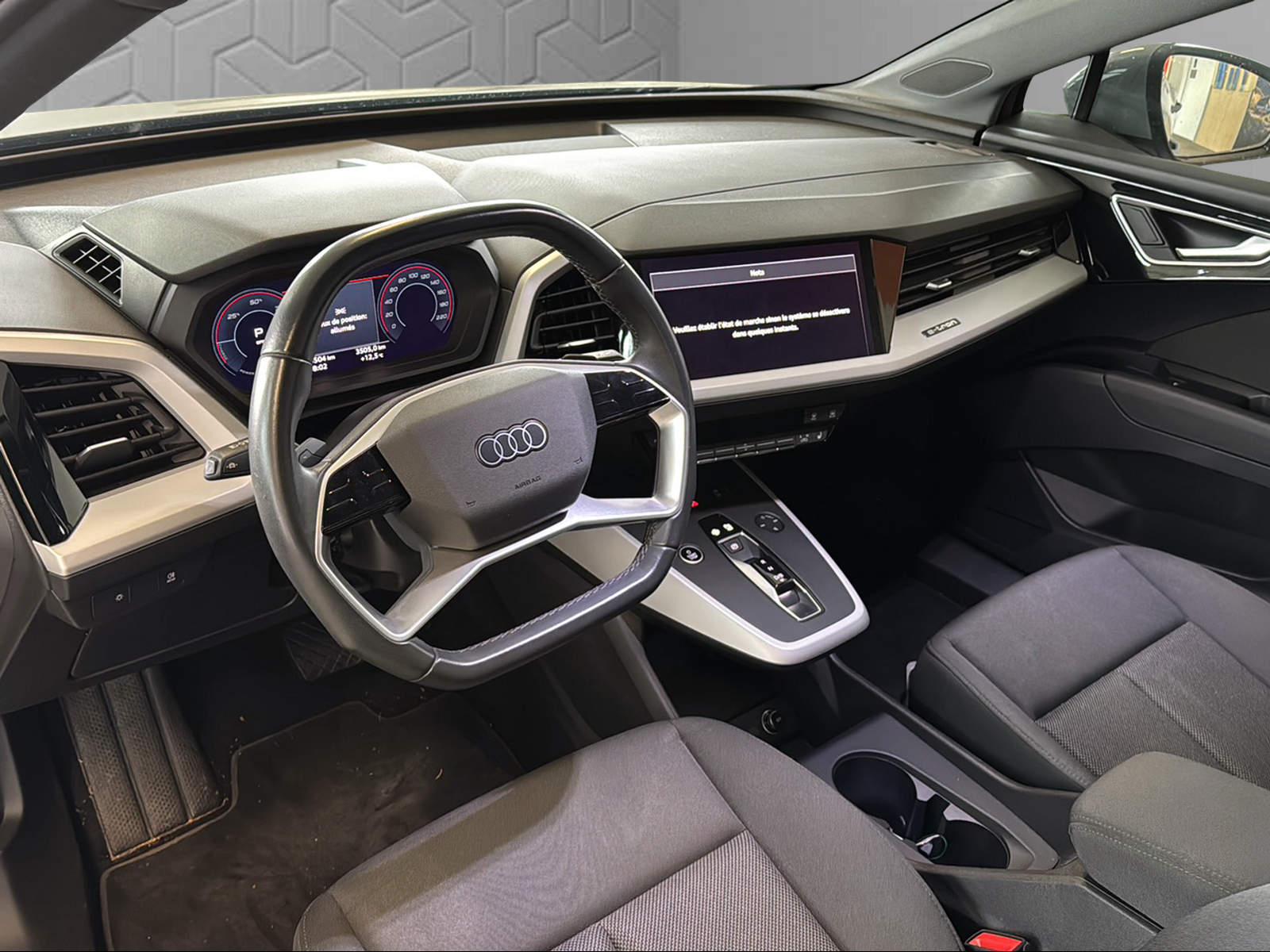 AUDI Q4 e-tron 45 quattro-image-11
