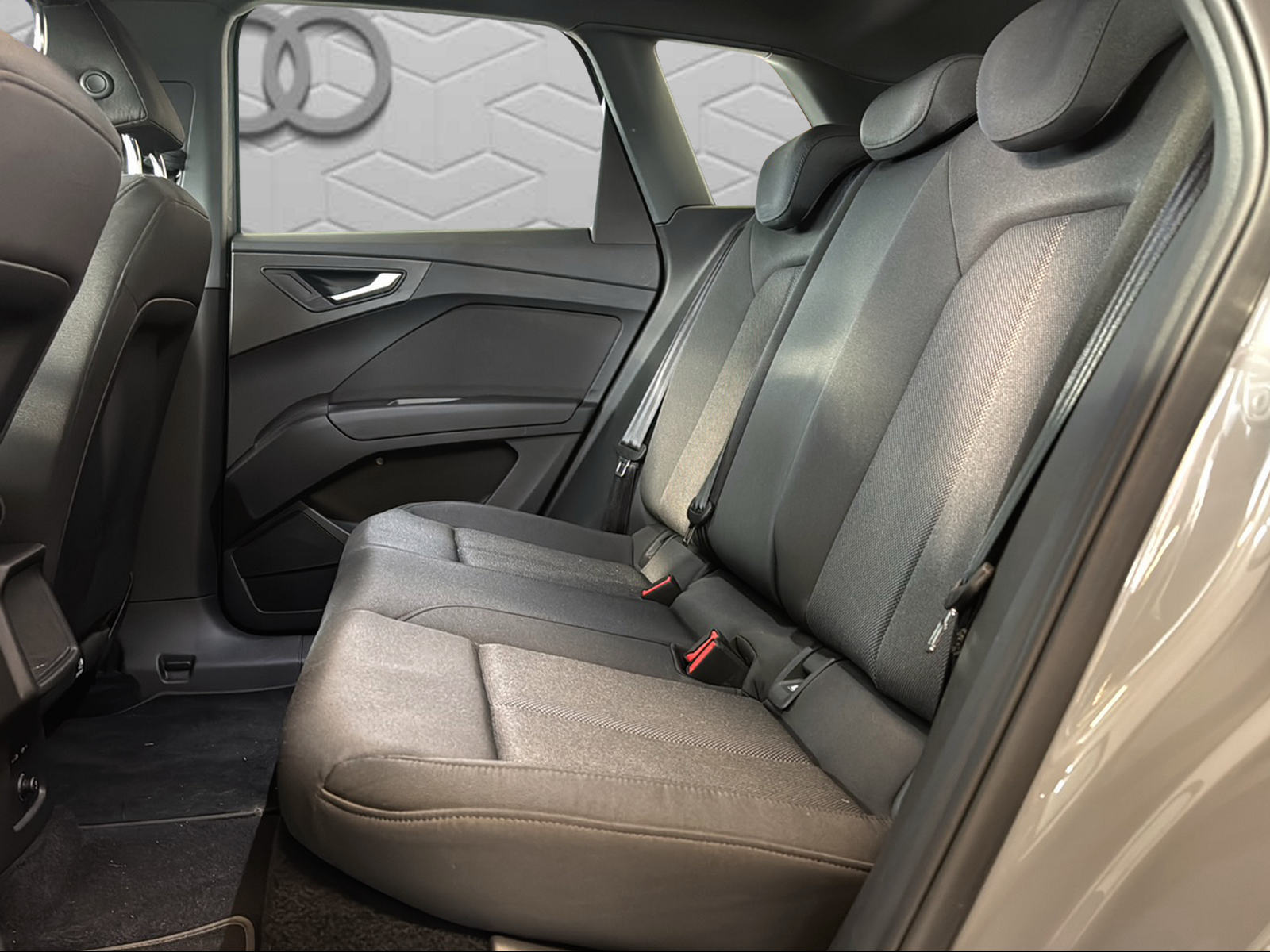 AUDI Q4 e-tron 45 quattro-image-15