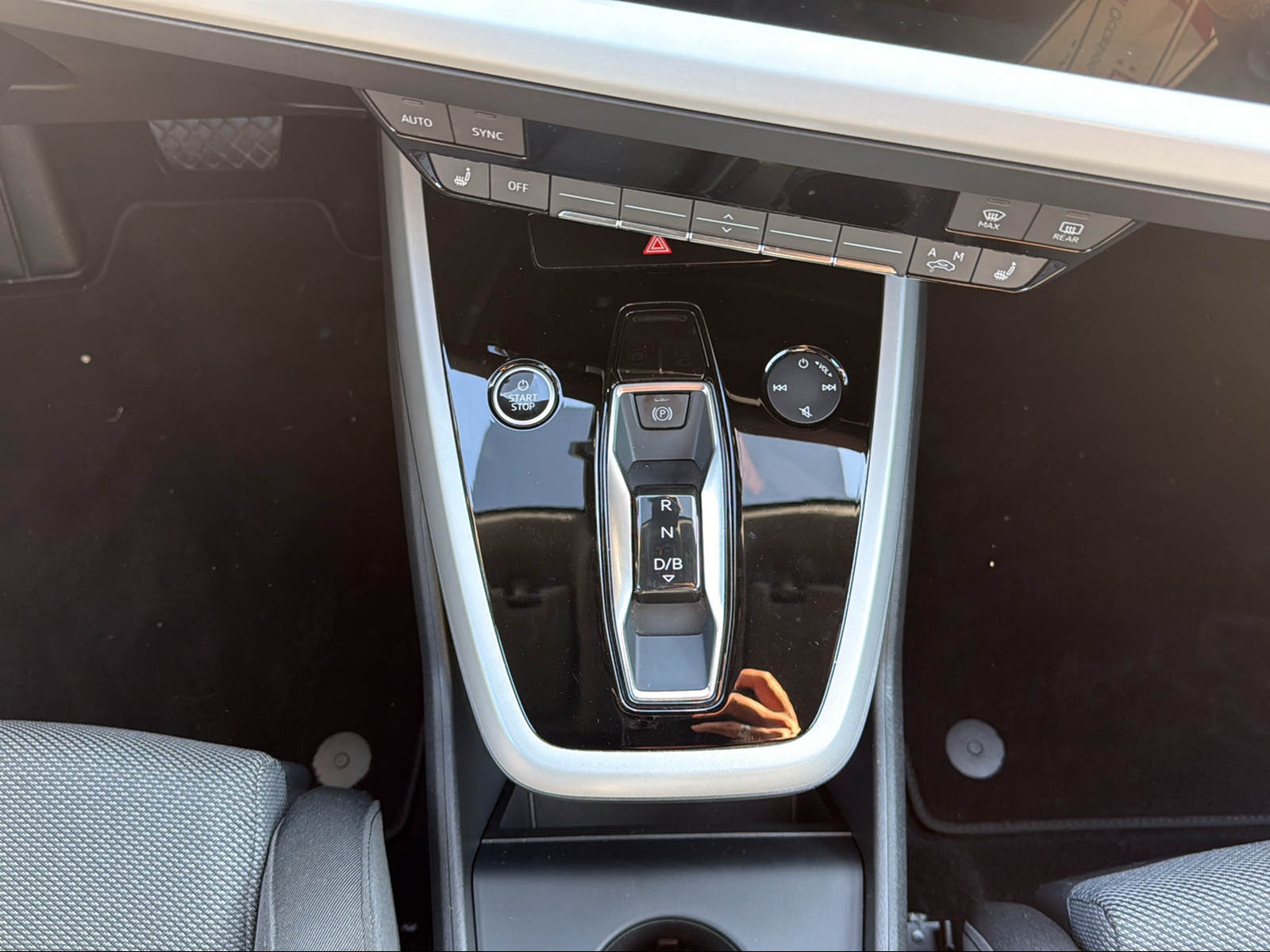 AUDI Q4 e-tron 45 quattro-image-11