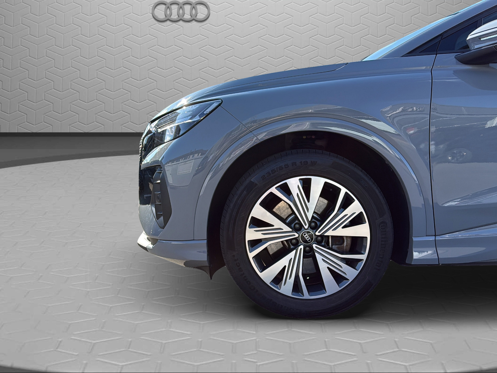 AUDI Q4 e-tron 45 quattro-image-5
