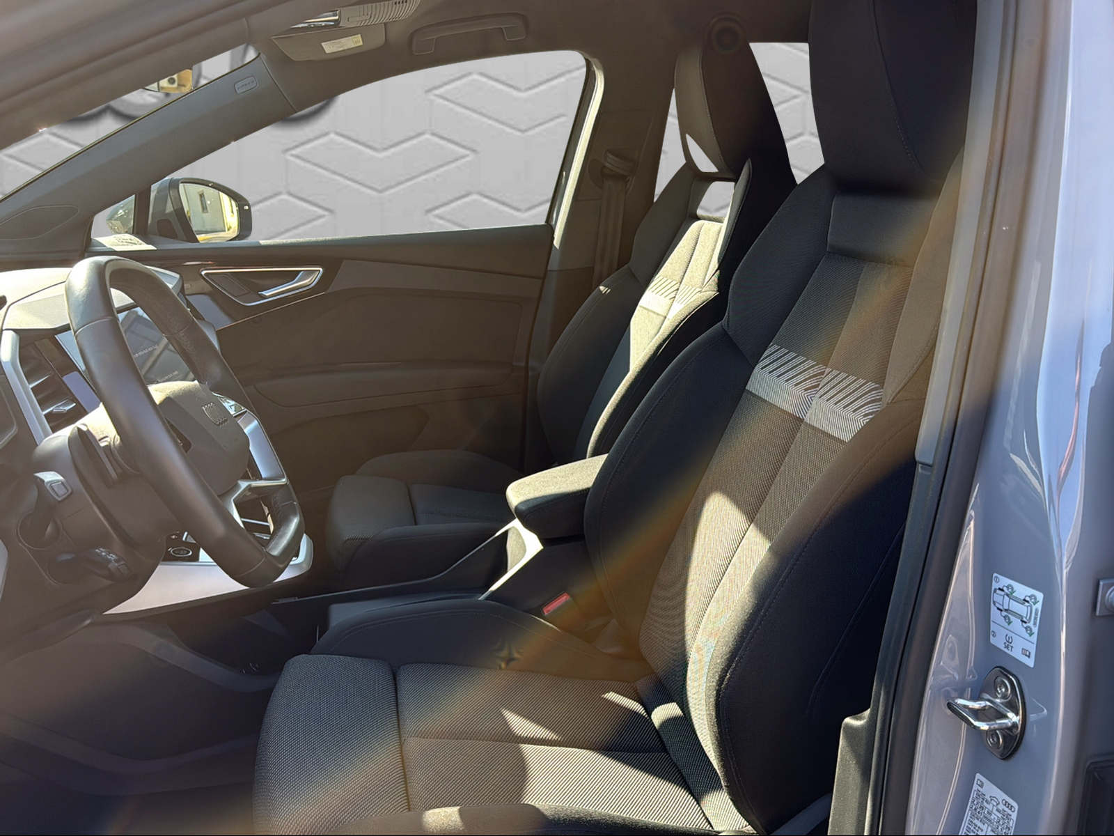 AUDI Q4 e-tron 45 quattro-image-6