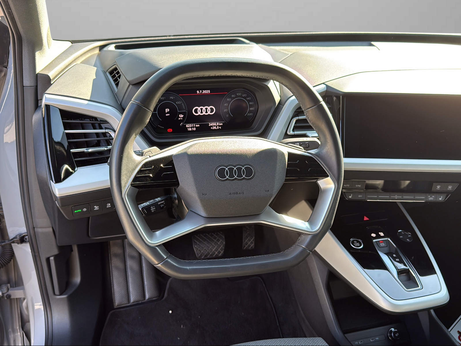 AUDI Q4 e-tron 45 quattro-image-7