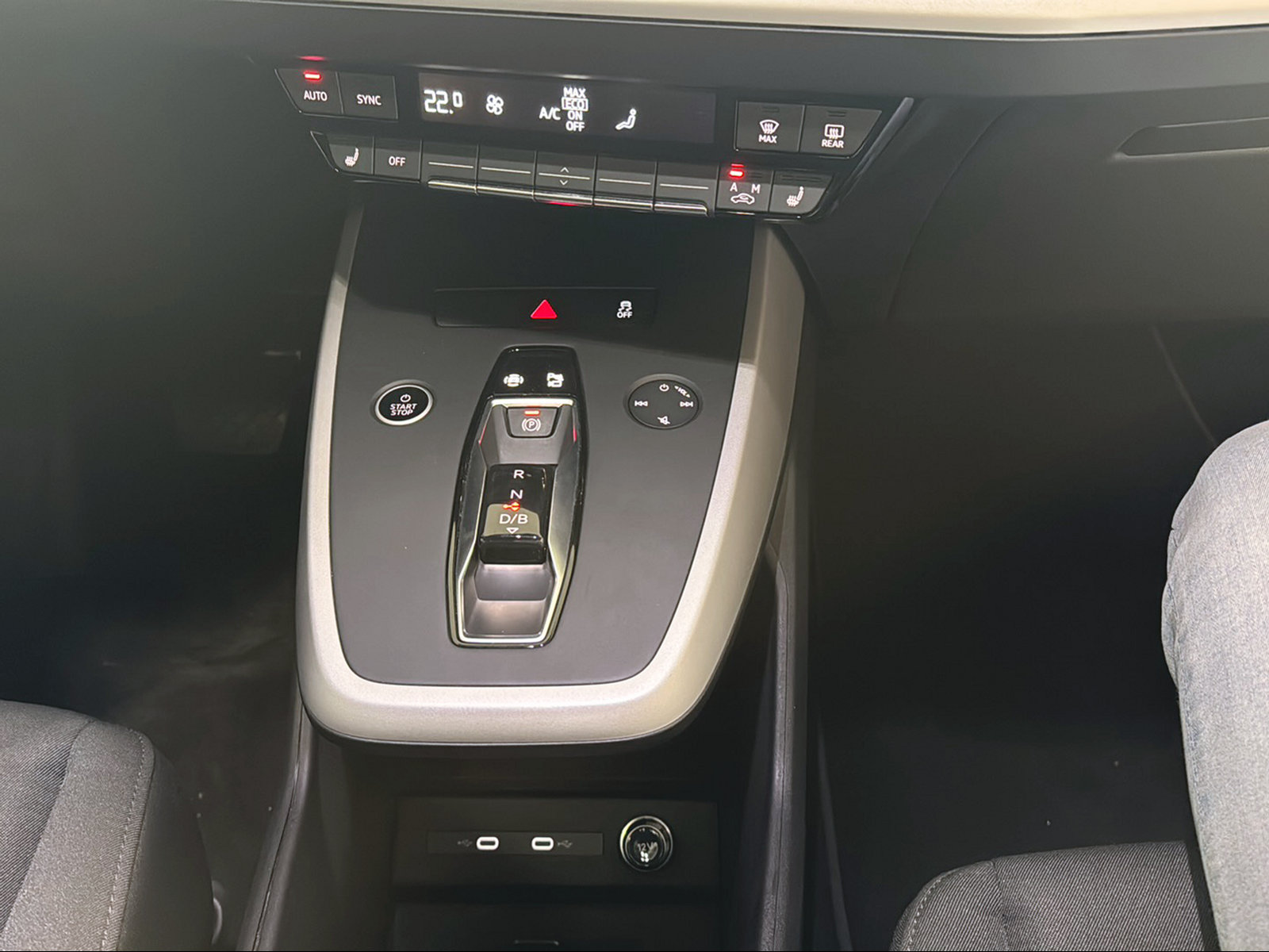 AUDI Q4 e-tron 45 quattro-image-14