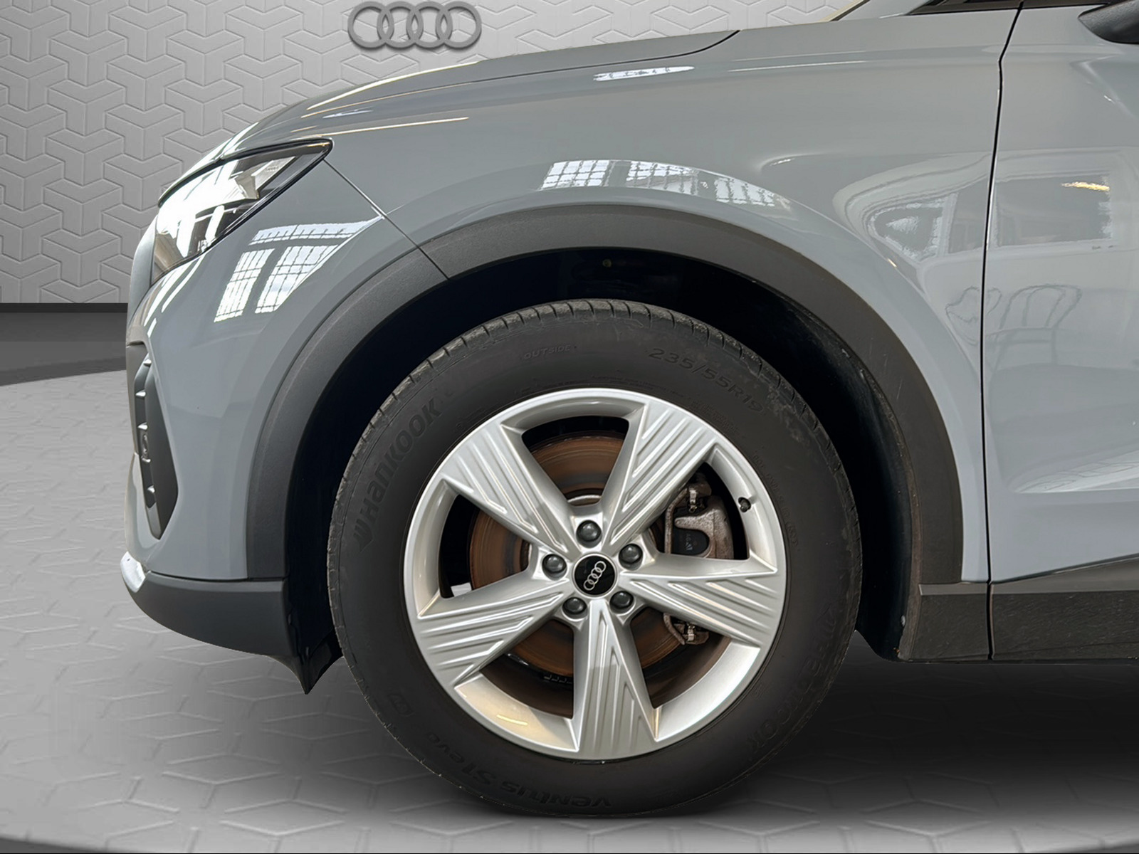 AUDI Q4 e-tron 45 quattro-image-8