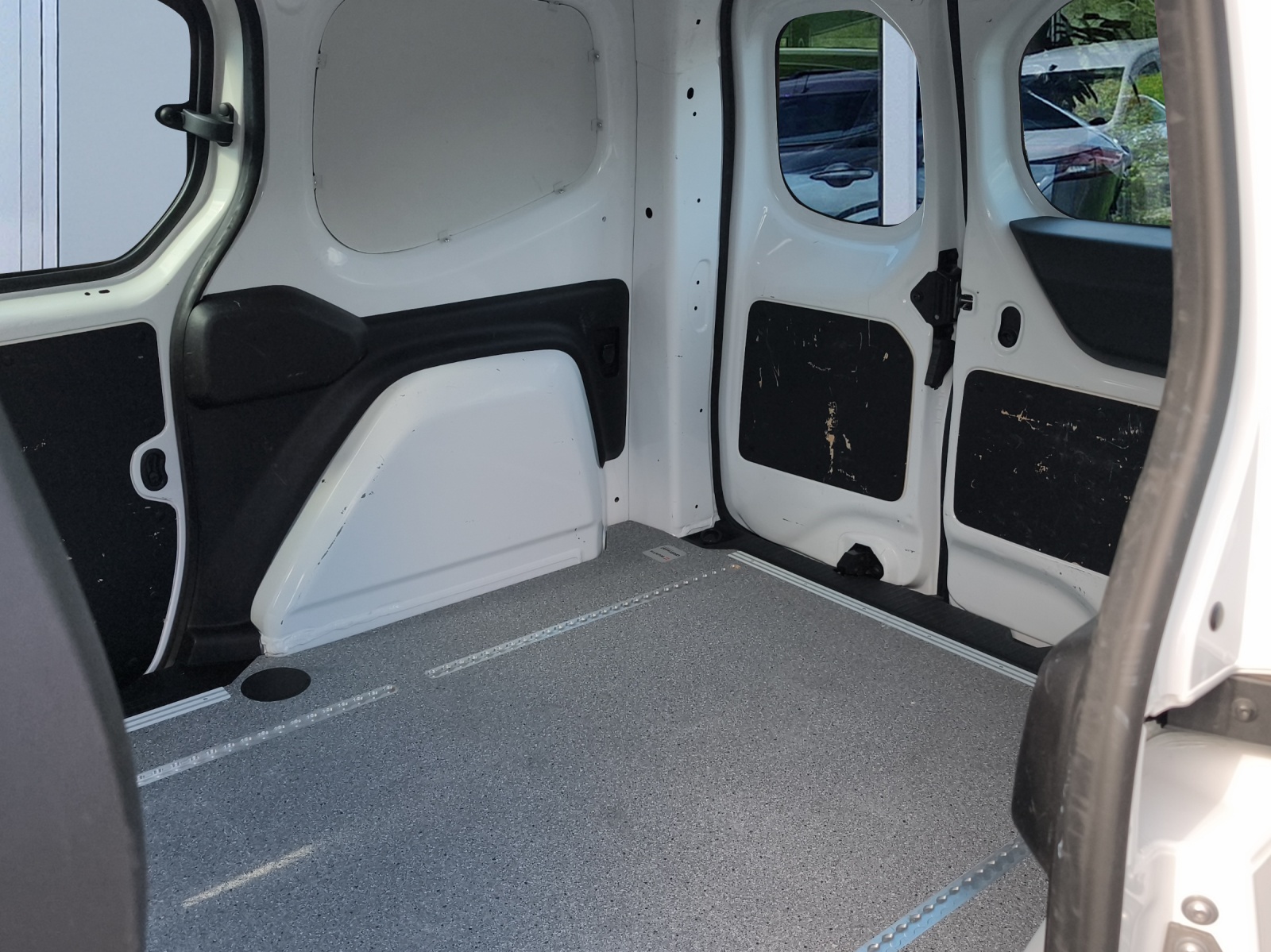 RENAULT Kangoo Van 1.5 dCi Standard 95 Extra-image-14