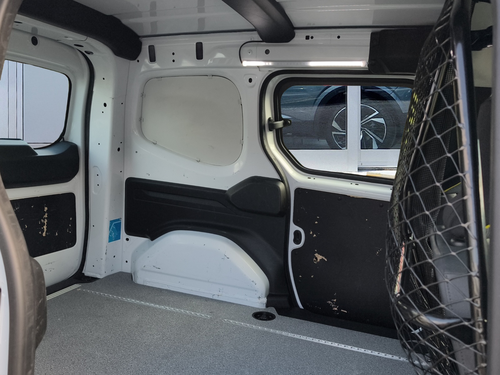 RENAULT Kangoo Van 1.5 dCi Standard 95 Extra-image-12