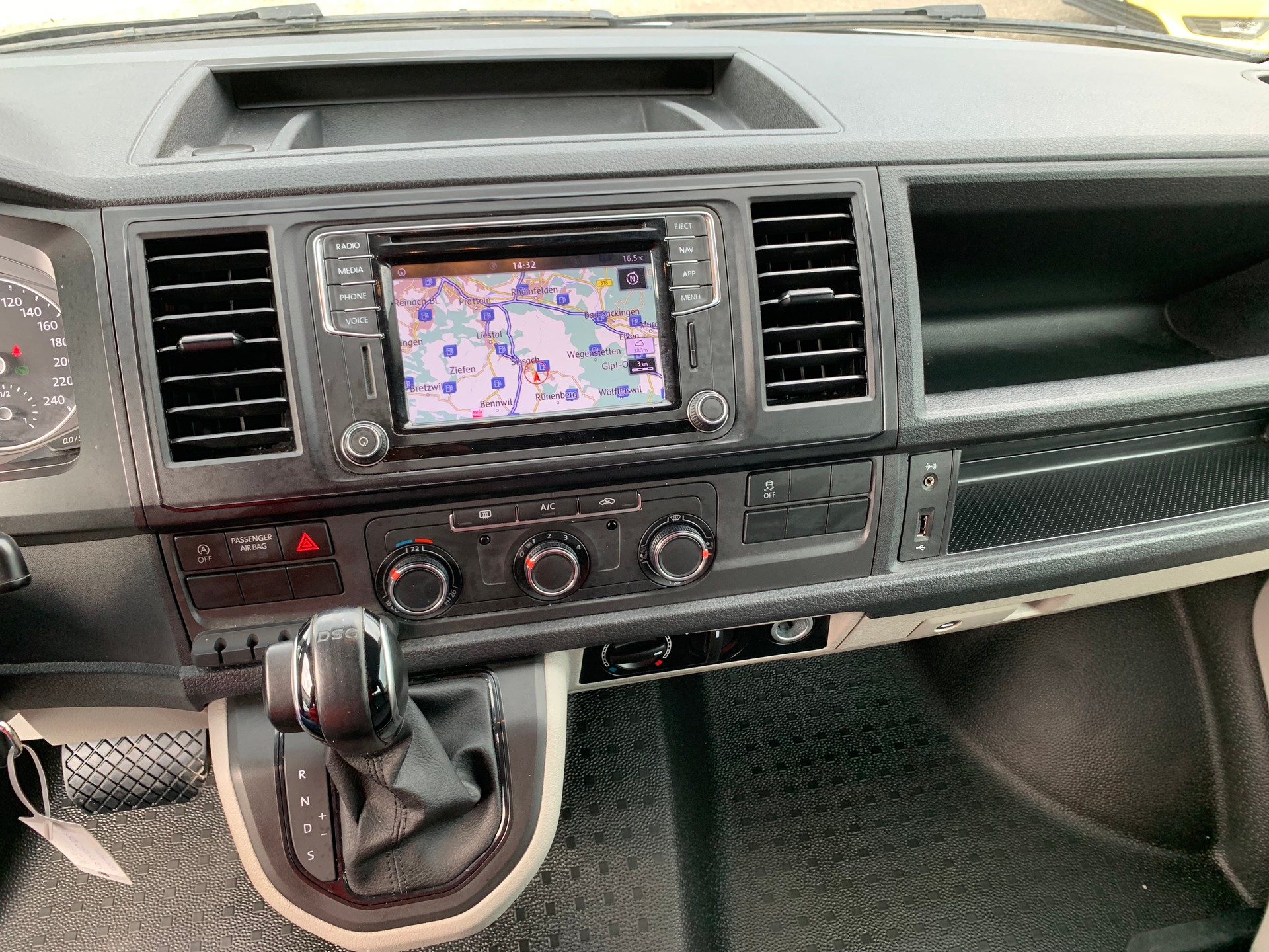 VW T6 Caravelle 2.0 Bi-TDI Comfortline 4Motion DSG-image-14