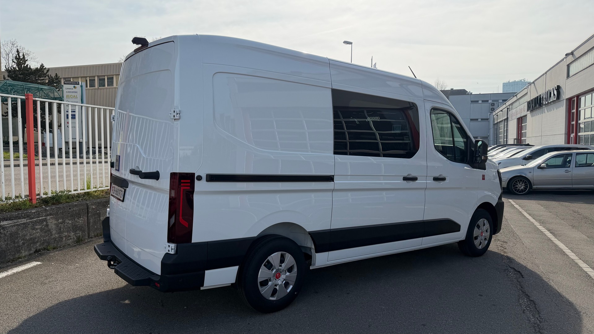 RENAULT E-Tech Master RedEdition L2H2-showroom-element-2