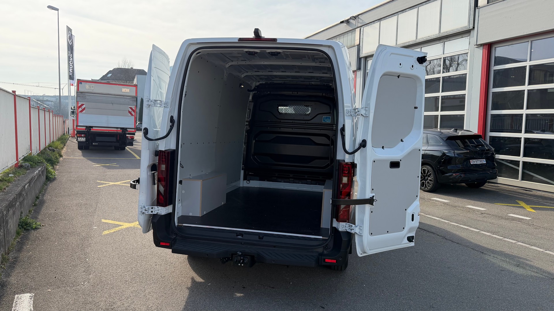 RENAULT E-Tech Master RedEdition L2H2-showroom-element-3