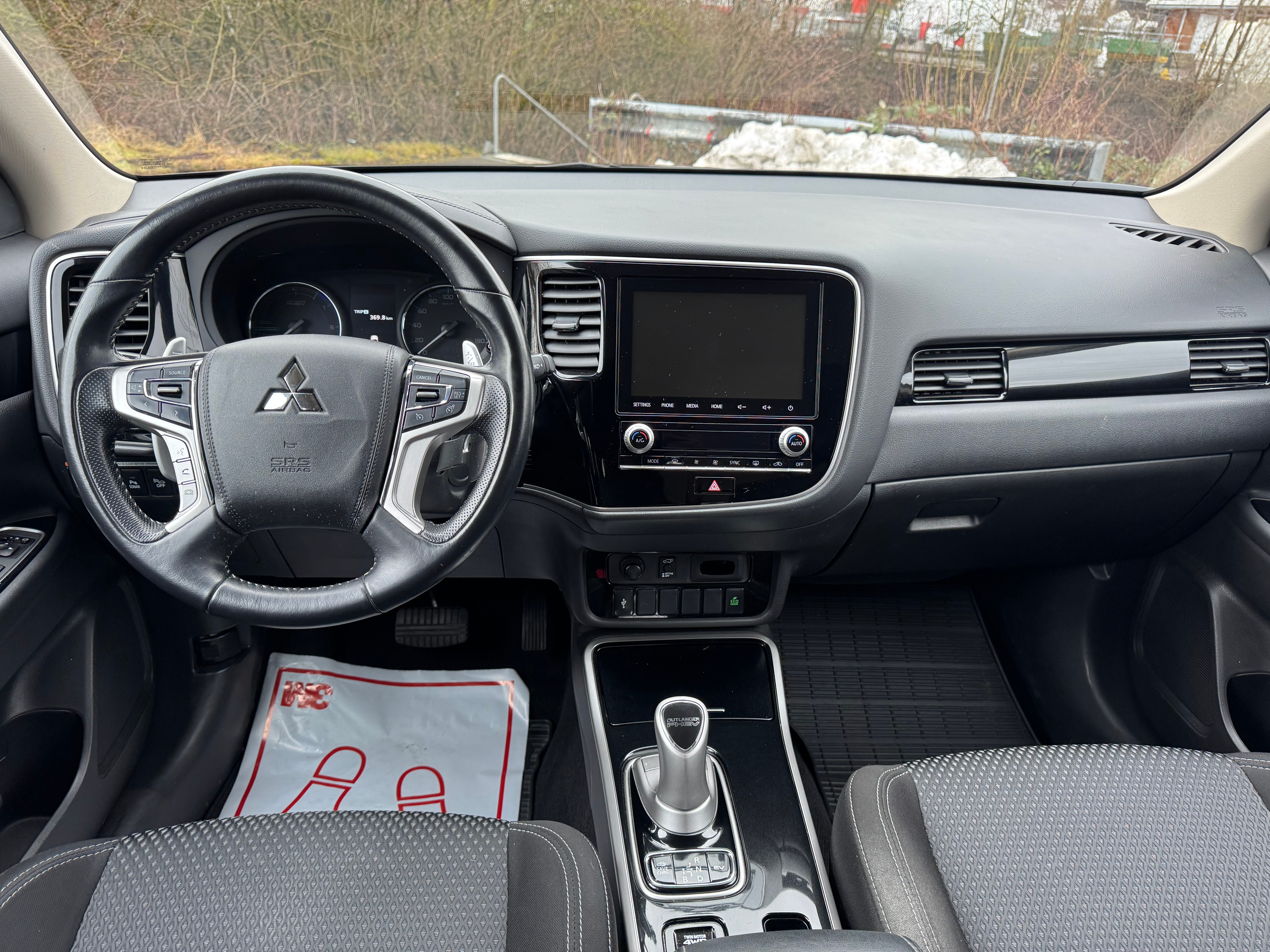 MITSUBISHI Outlander 2.4 PHEV Value 4WD Automatic — slika 7