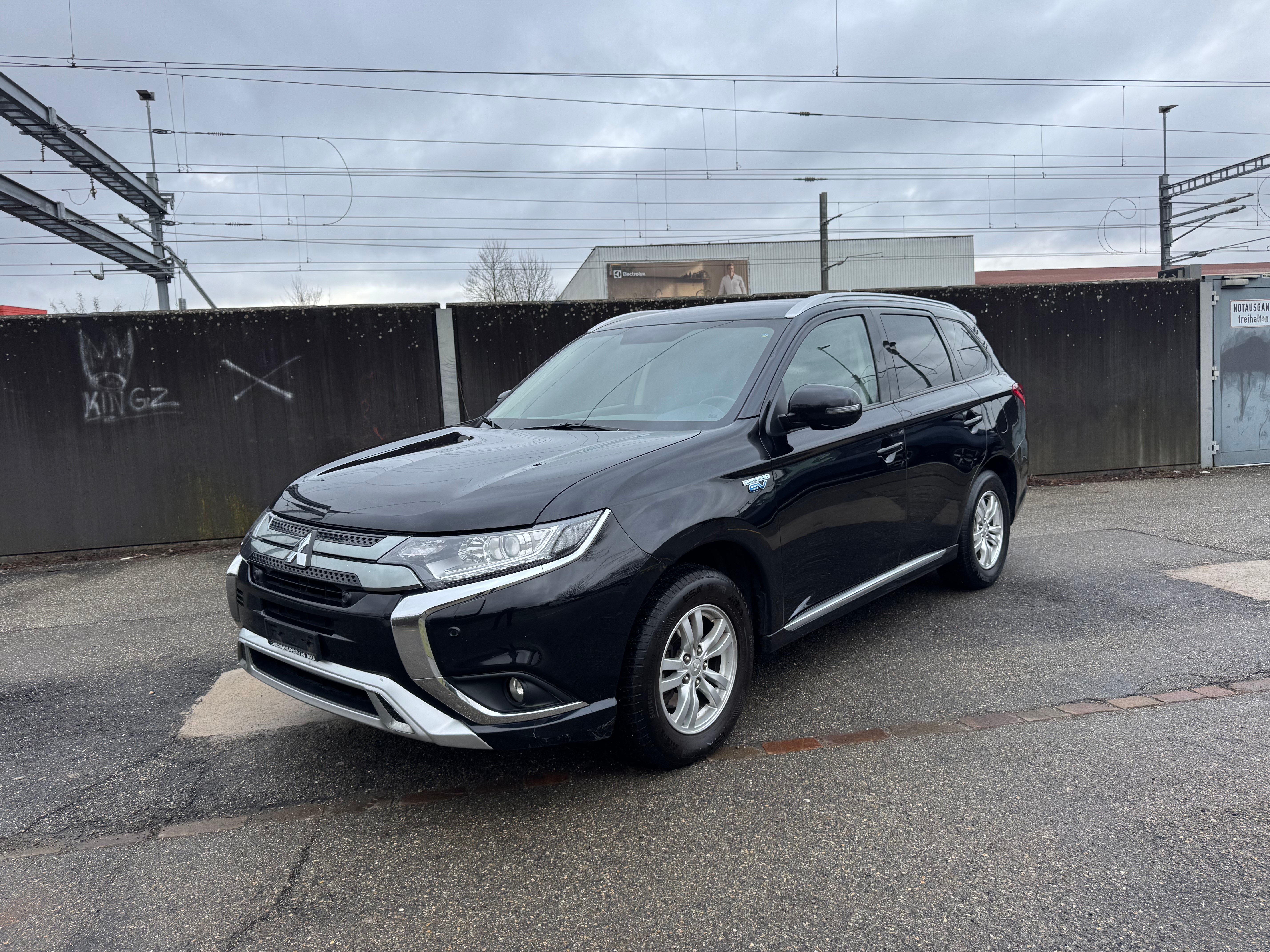 MITSUBISHI Outlander 2.4 PHEV Value 4WD Automatic — slika 1