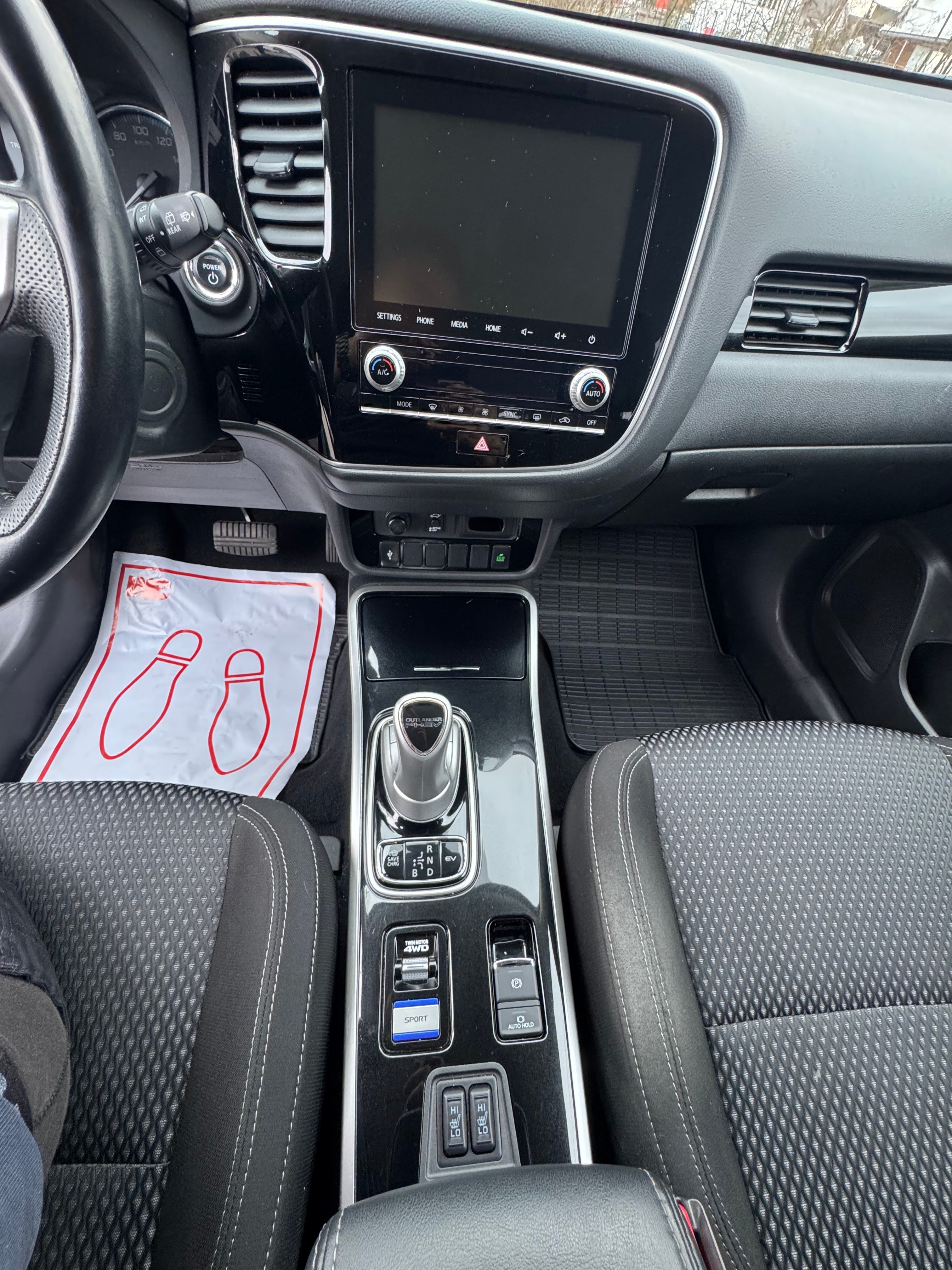 MITSUBISHI Outlander 2.4 PHEV Value 4WD Automatic — slika 8