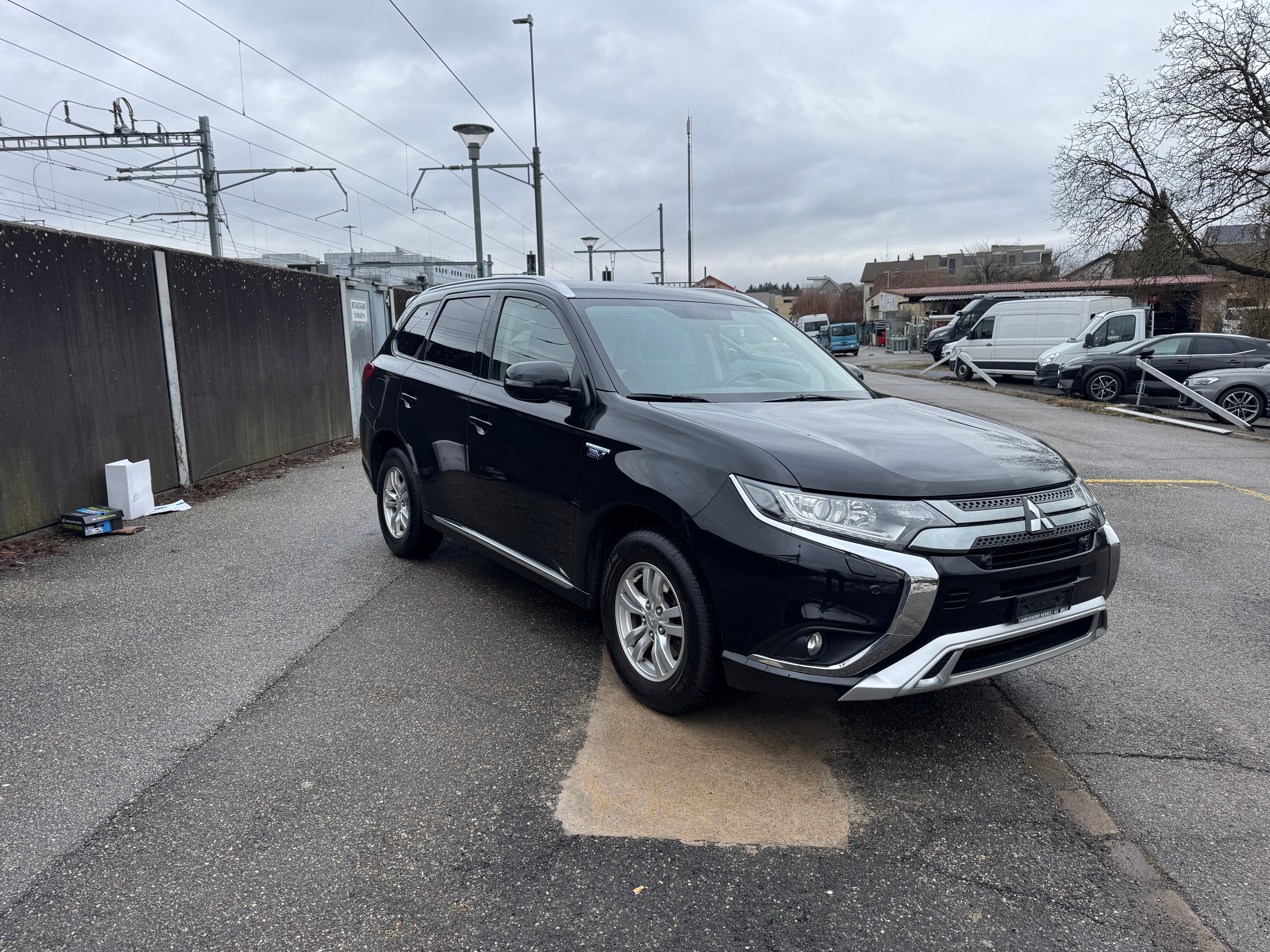 MITSUBISHI Outlander 2.4 PHEV Value 4WD Automatic — slika 6