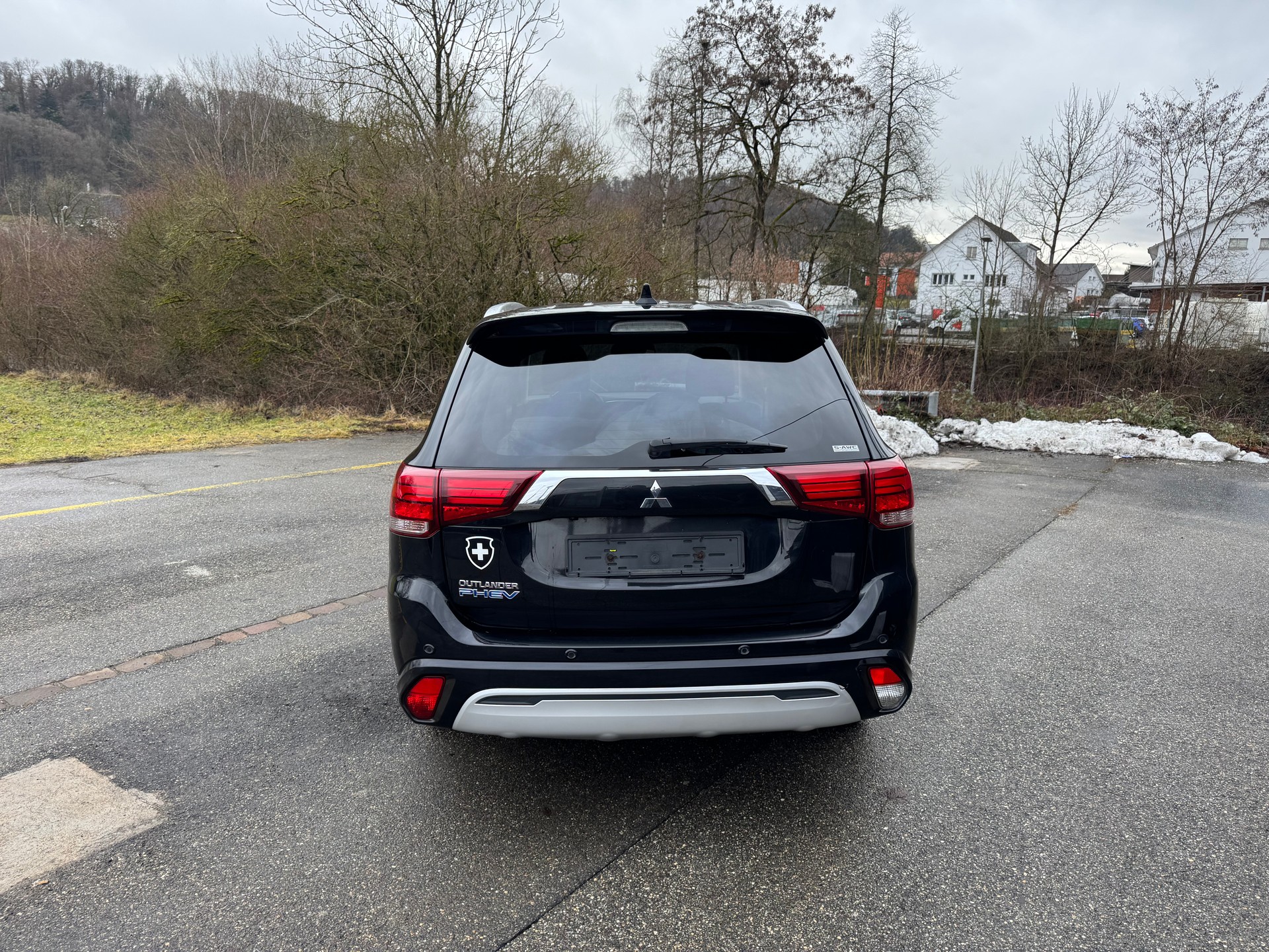 MITSUBISHI Outlander 2.4 PHEV Value 4WD Automatic-image-3