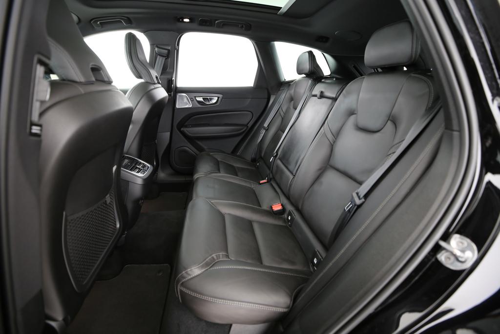 VOLVO XC60 2.0 B6 MH R-Design AWD-image-11