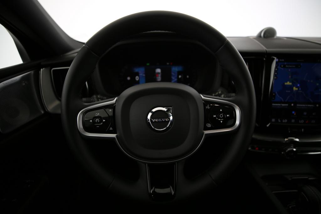 VOLVO XC60 2.0 B6 MH R-Design AWD-image-4