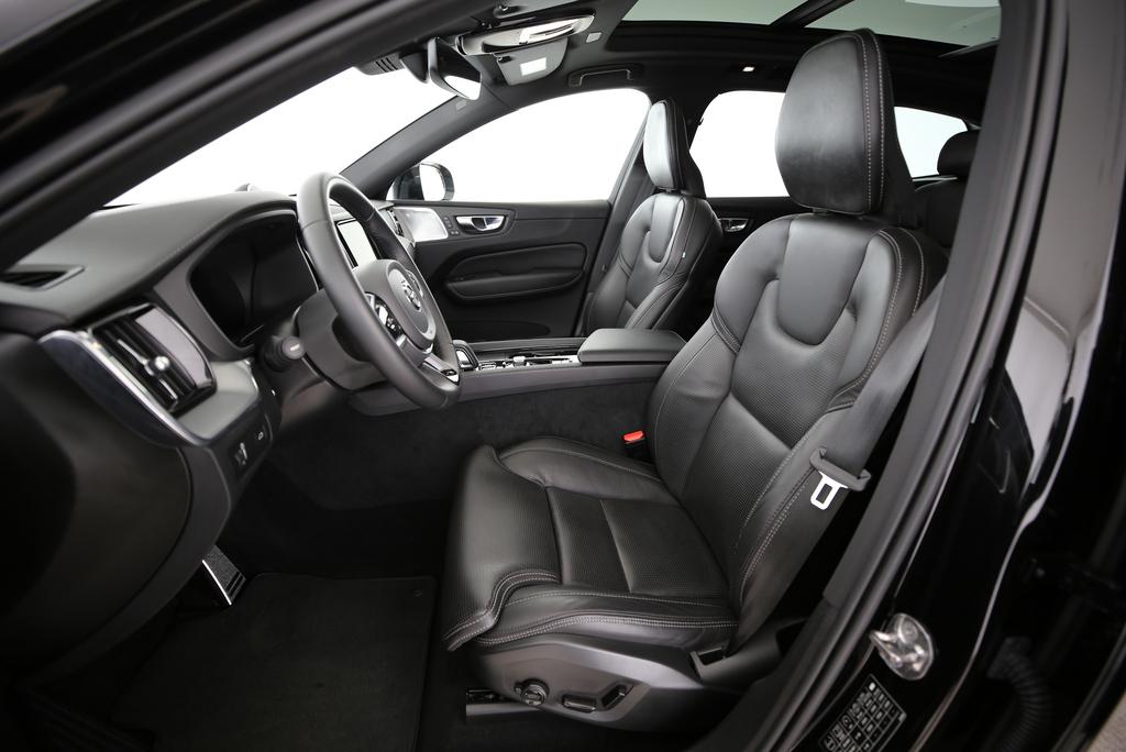 VOLVO XC60 2.0 B6 MH R-Design AWD-image-3