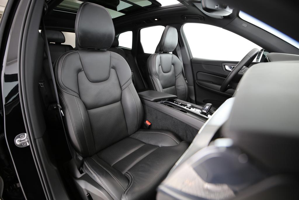 VOLVO XC60 2.0 B6 MH R-Design AWD-image-10