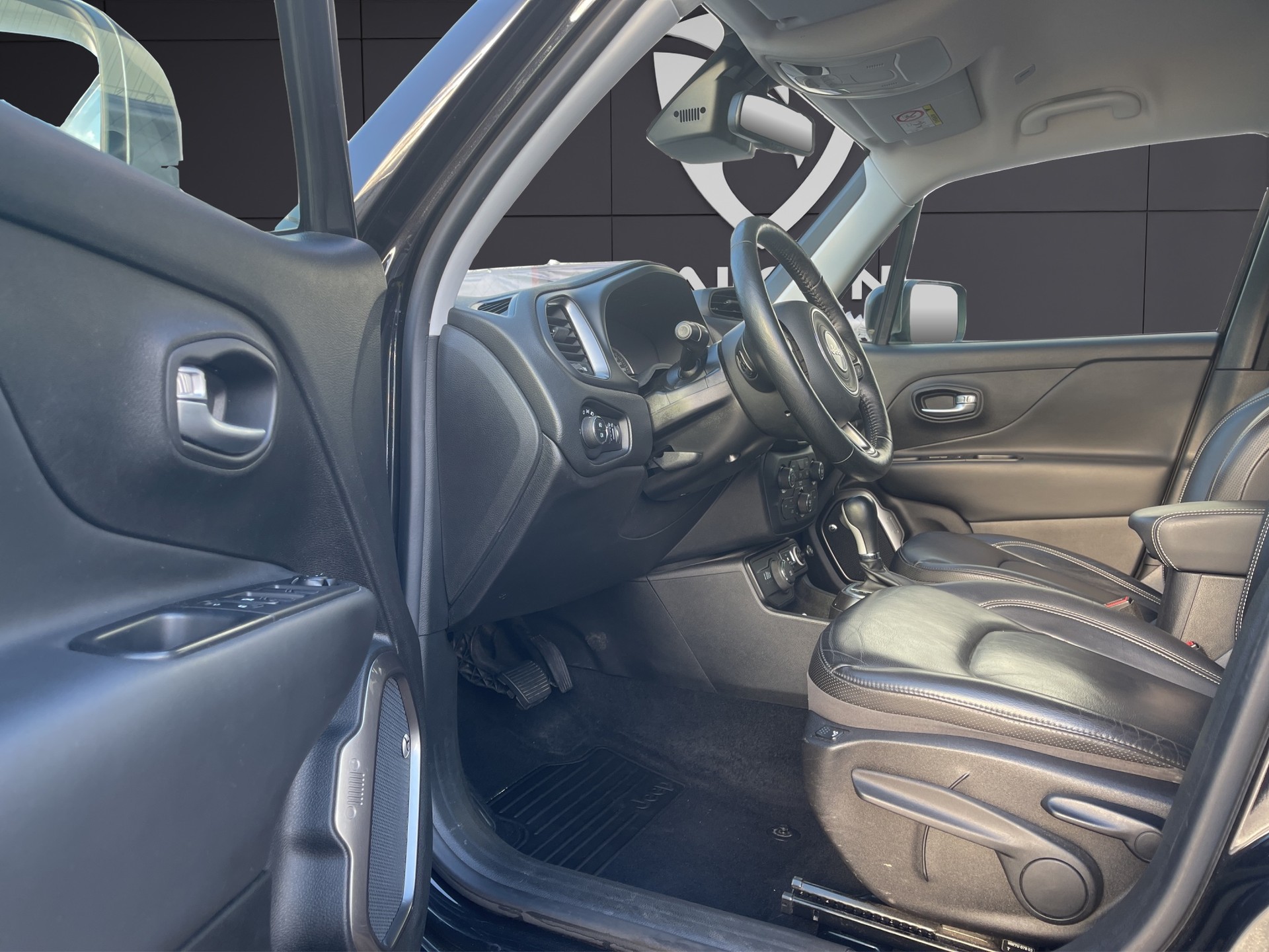 JEEP Renegade 1.4 Turbo Limited AWD-image-10