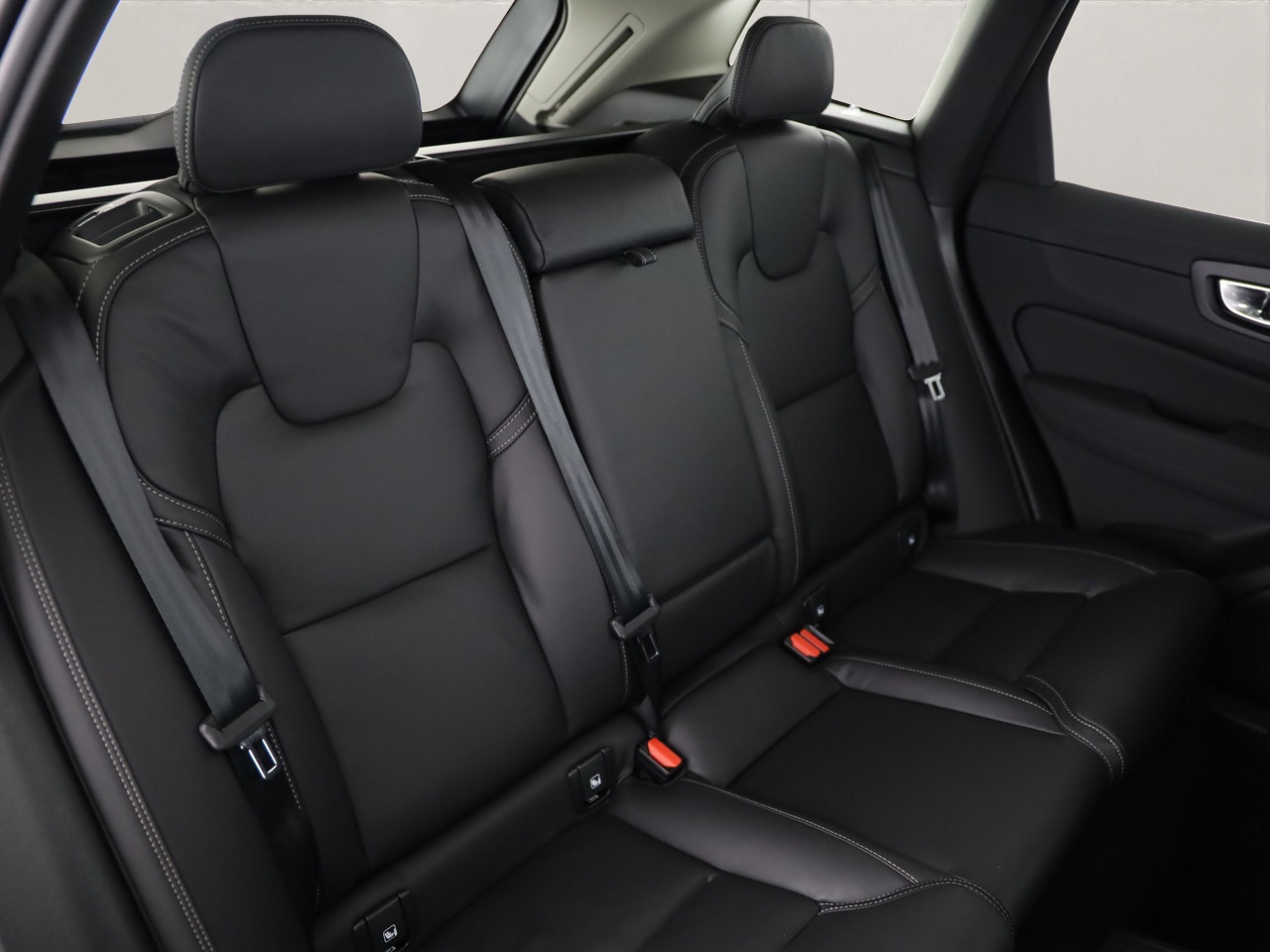 VOLVO XC60 2.0 T8 TE Ultra Dark eAWD-image-8