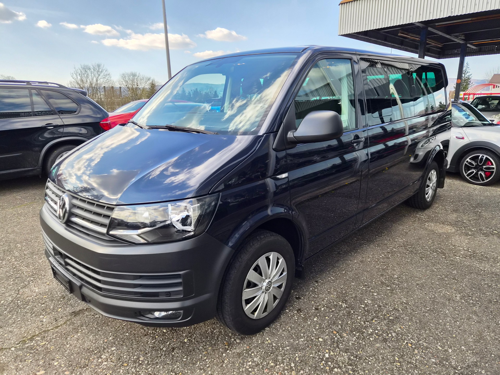 VW T6 Caravelle 2.0 TDI Trendline Liberty DSG LWB Ausführung 9 Sitzplätze-showroom-element-2
