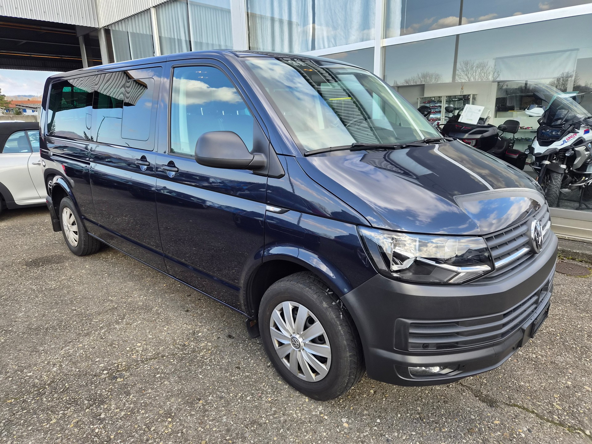 VW T6 Caravelle 2.0 TDI Trendline Liberty DSG LWB Ausführung 9 Sitzplätze