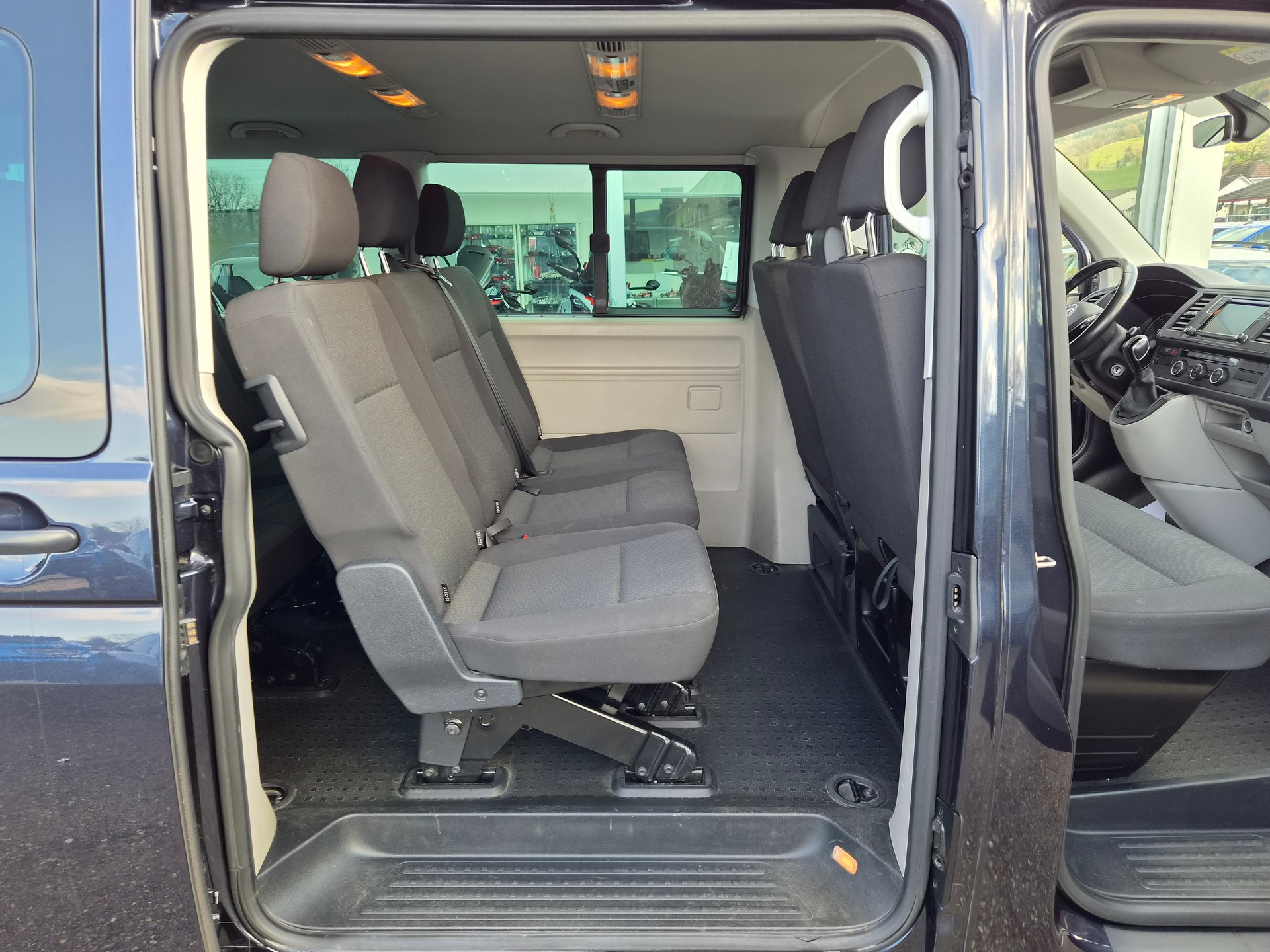 VW T6 Caravelle 2.0 TDI Trendline Liberty DSG LWB Ausführung 9 Sitzplätze-image-9