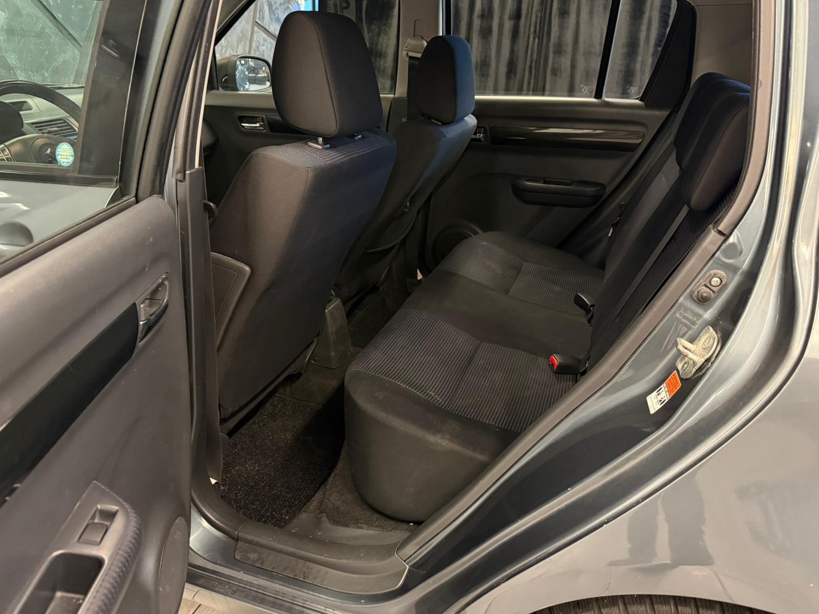 SUZUKI Swift 1.3i 16V GL Top-image-12