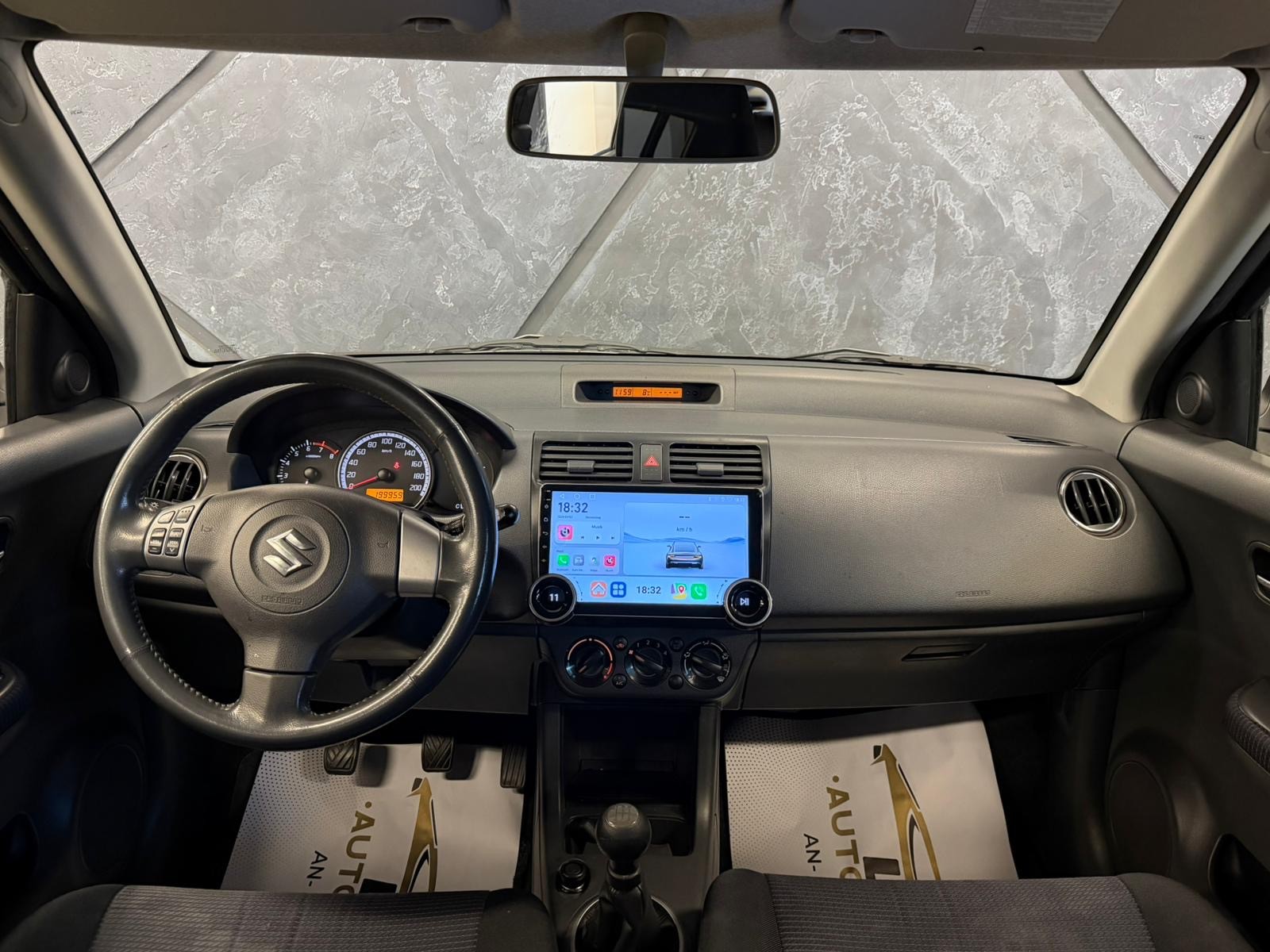 SUZUKI Swift 1.3i 16V GL Top-image-8