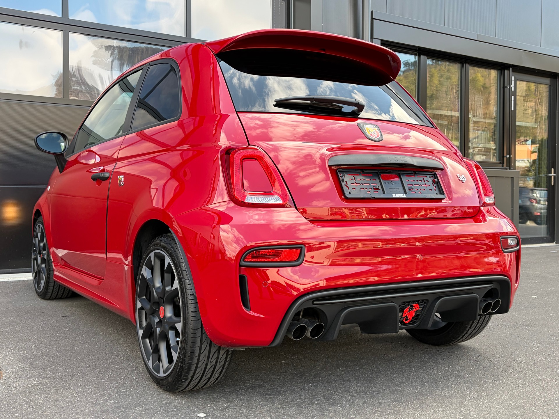 FIAT 595 1.4 16V Turbo Abarth 595 Grand Prix Edition-image-2