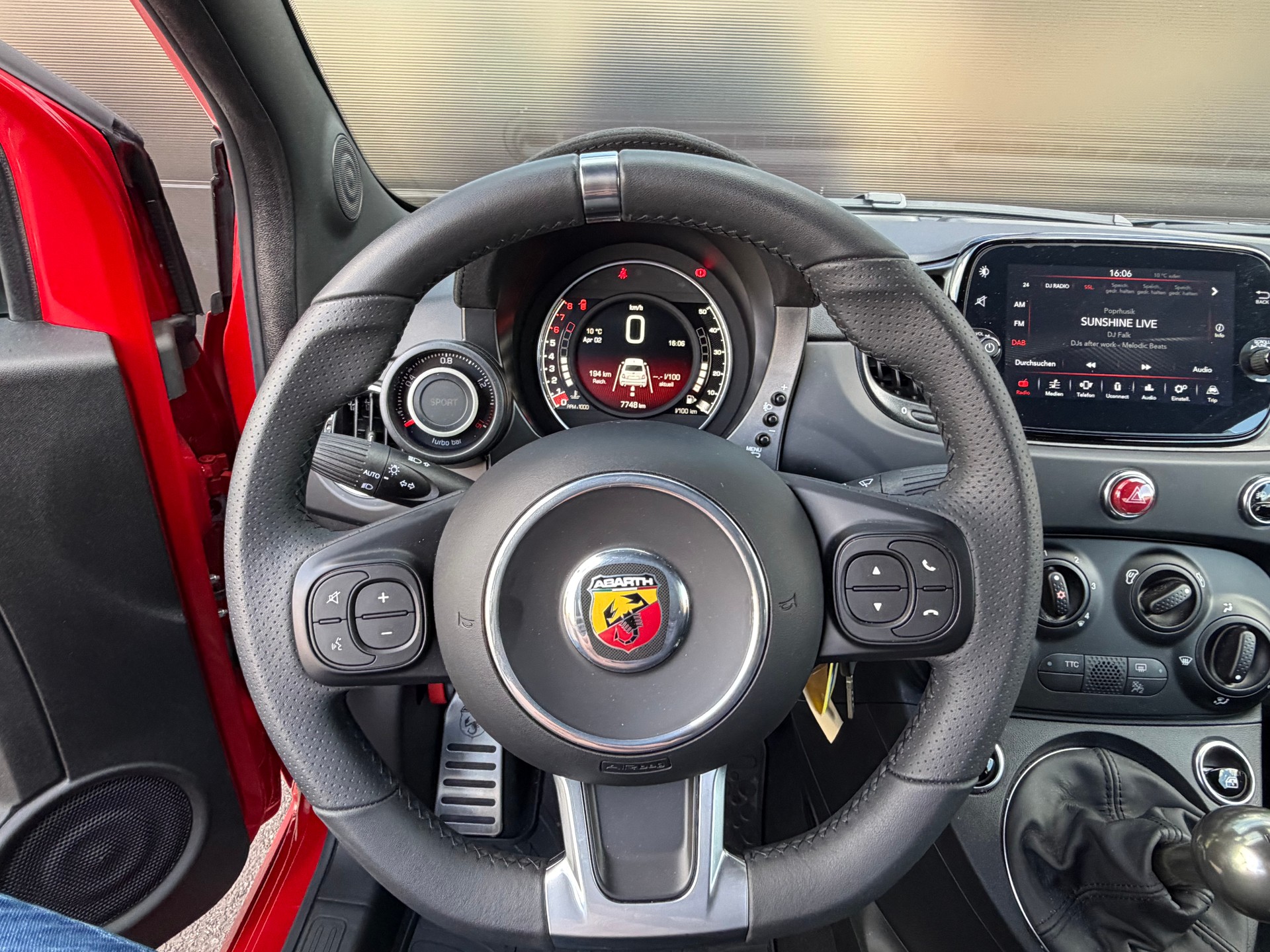 FIAT 595 1.4 16V Turbo Abarth 595 Grand Prix Edition-image-12
