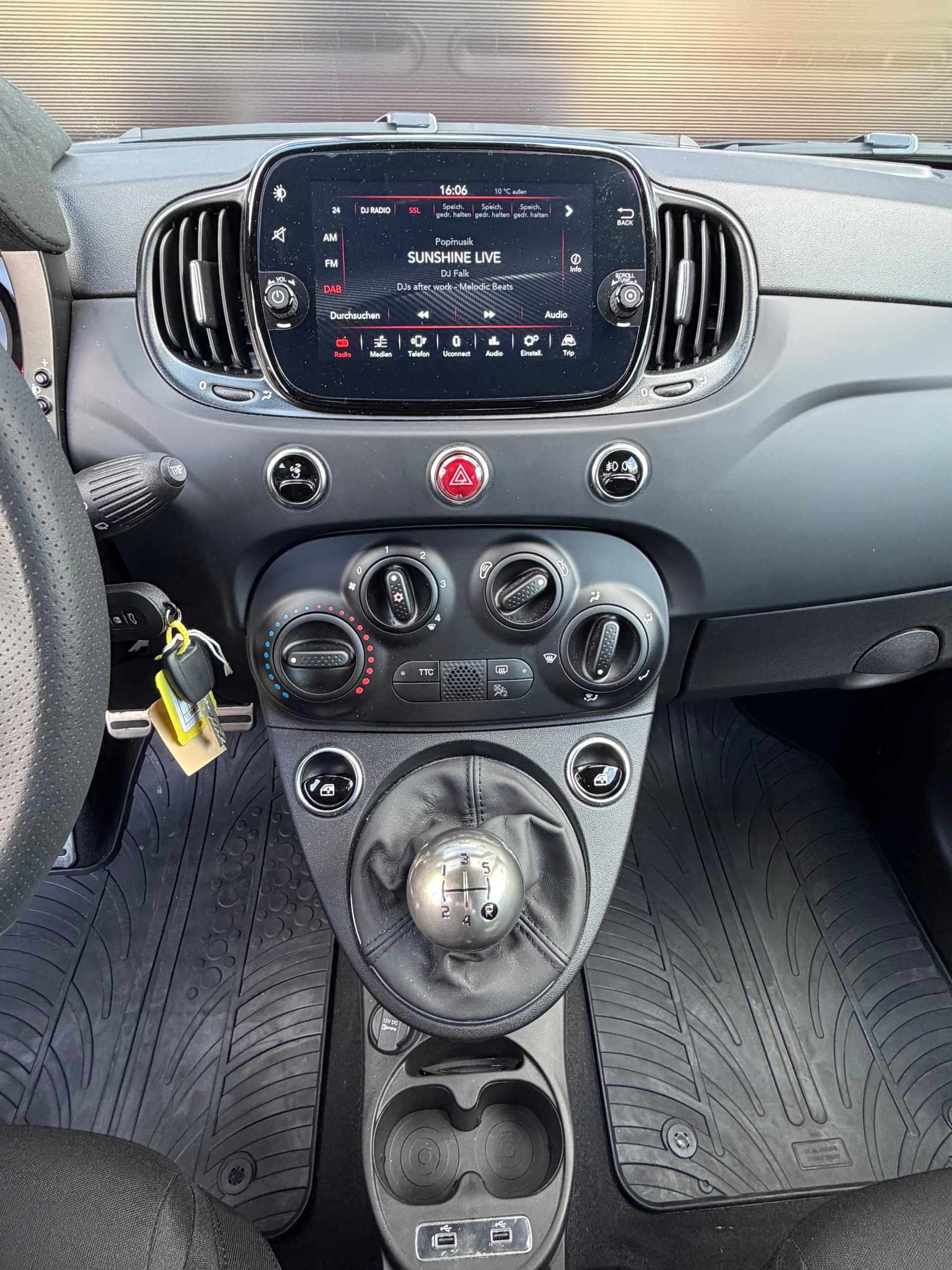 FIAT 595 1.4 16V Turbo Abarth 595 Grand Prix Edition-image-11