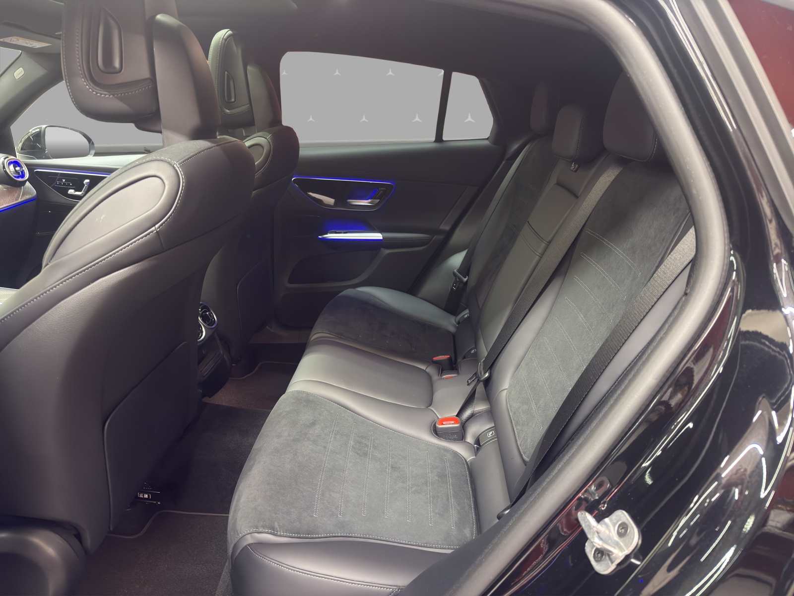 MERCEDES-BENZ GLC 300 4M - AMG - Coupé / 360 Grad Kamera / Panorama-Dach / DIGITAL Light-image-13