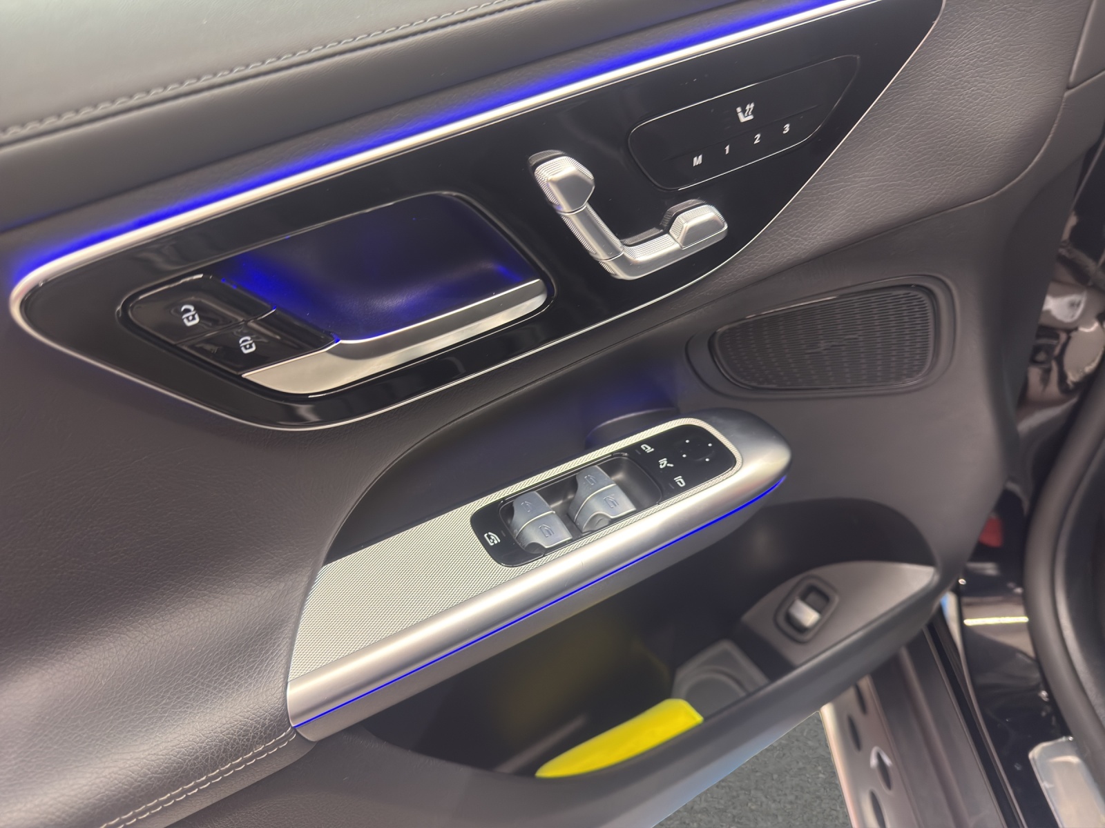 MERCEDES-BENZ GLC 300 4M - AMG - Coupé / 360 Grad Kamera / Panorama-Dach / DIGITAL Light-image-12