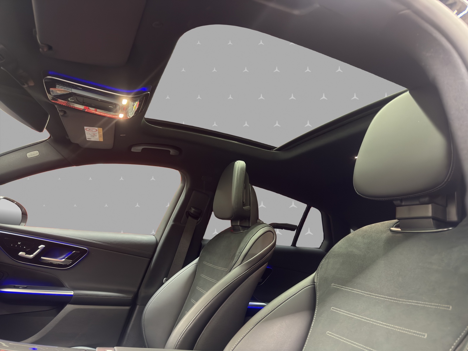 MERCEDES-BENZ GLC 300 4M - AMG - Coupé / 360 Grad Kamera / Panorama-Dach / DIGITAL Light-image-8