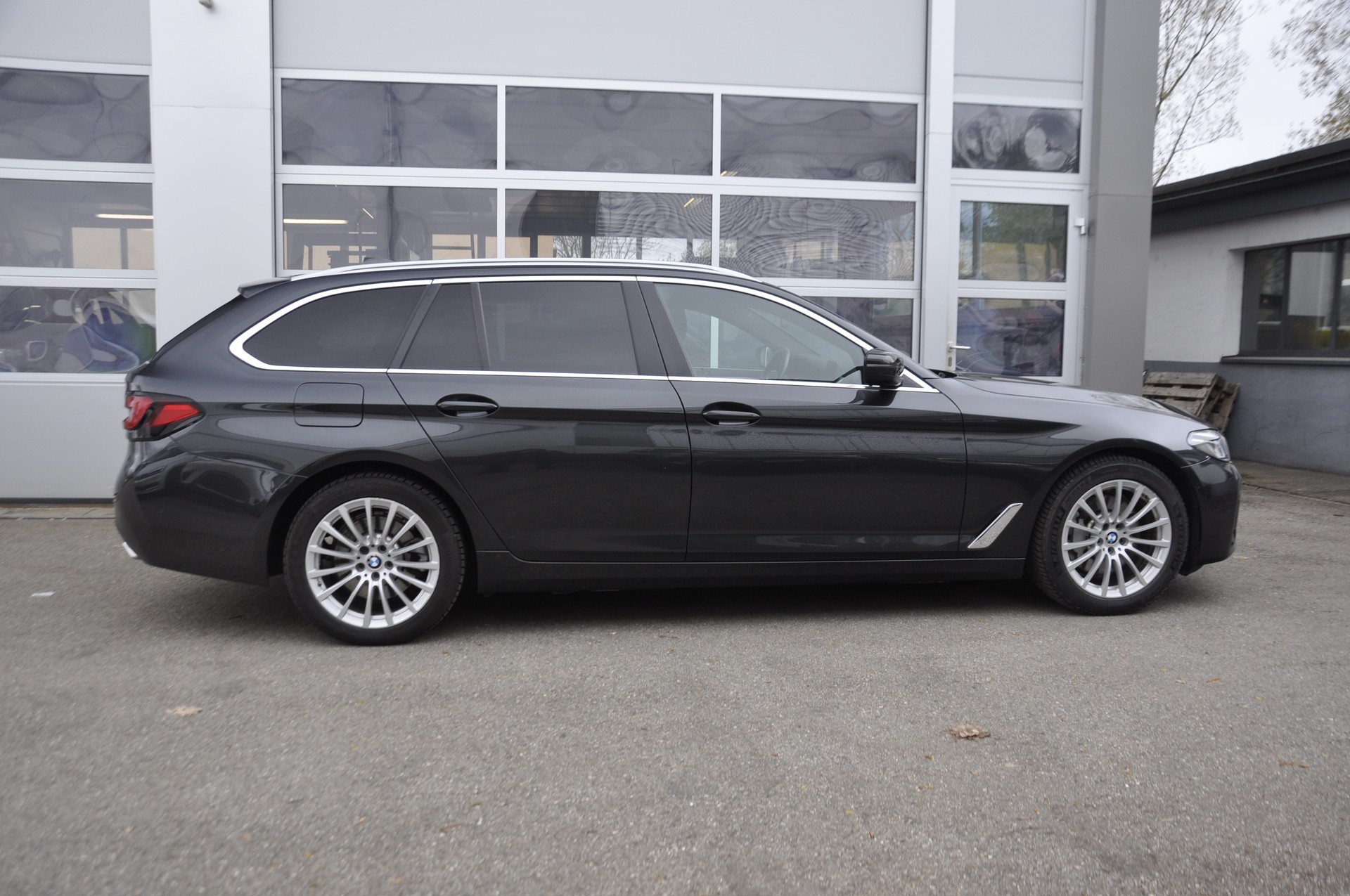 BMW 530e xDrive Touring Steptronic I Anhängerkupplung-image-1